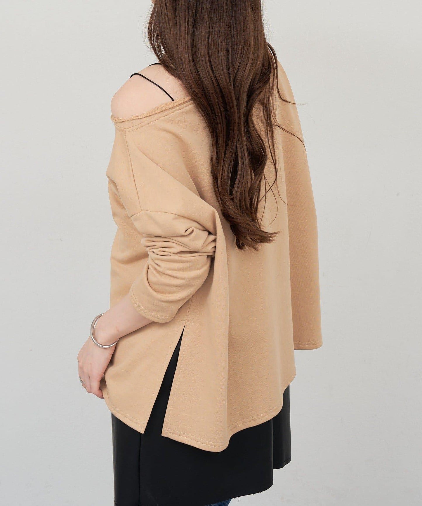 側開叉一字肩衛衣