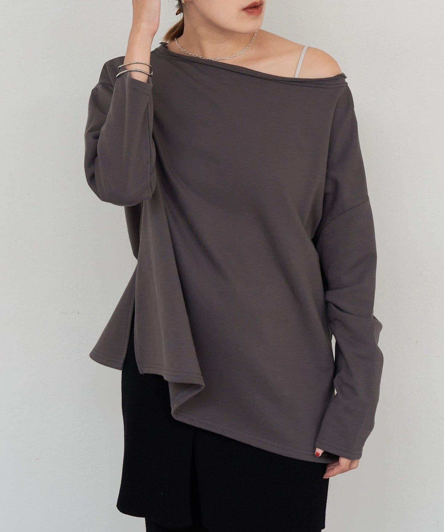 側開叉一字肩衛衣