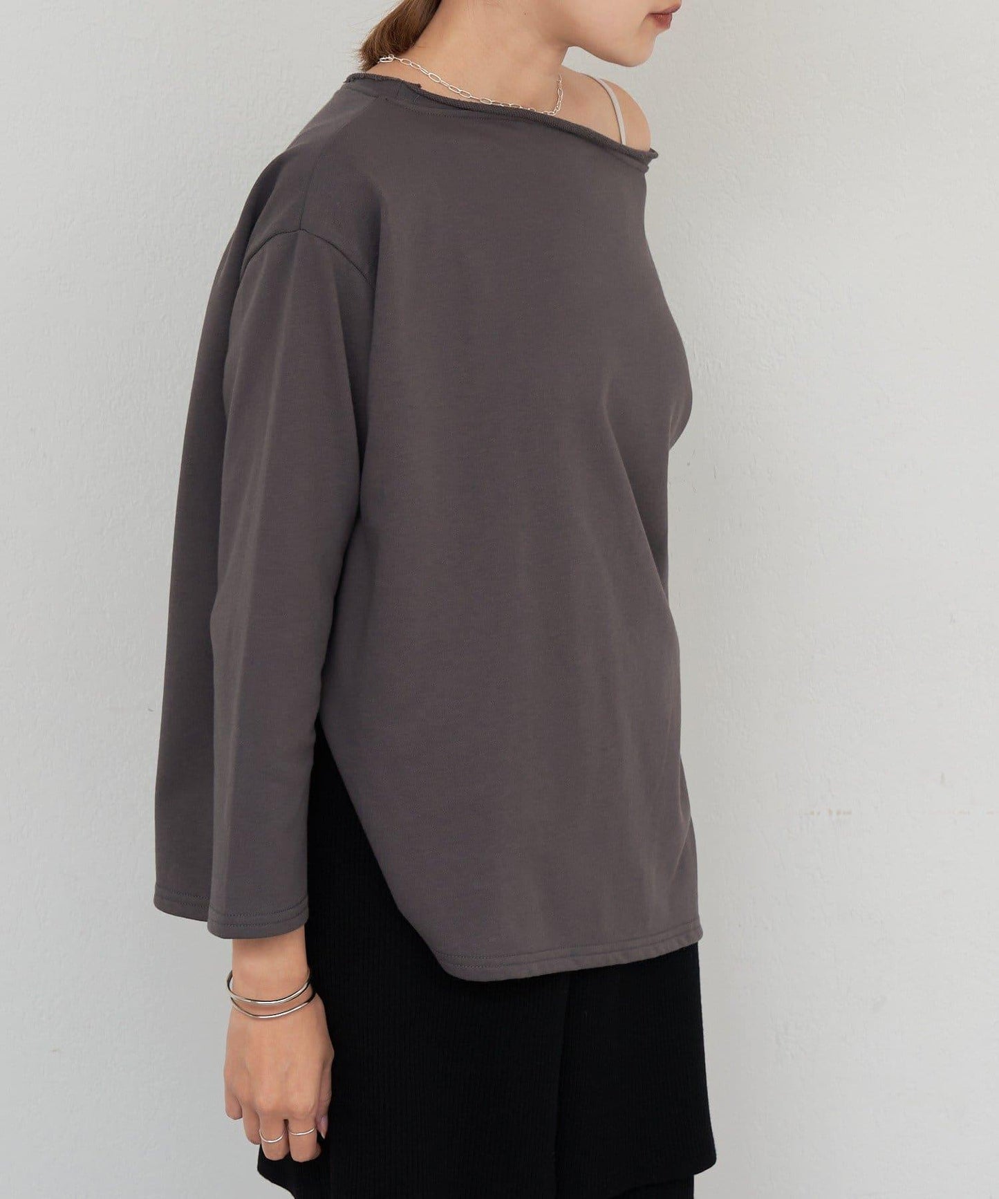 側開叉一字肩衛衣