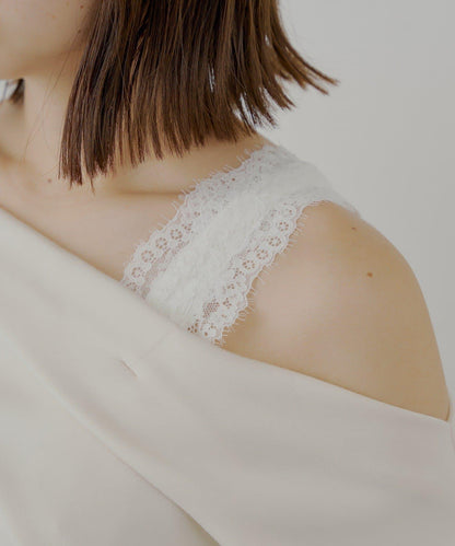 單肩蕾絲上衣