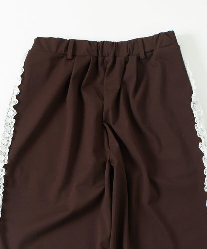 【WHO'S WHO gallery】側邊蕾絲拼接長褲