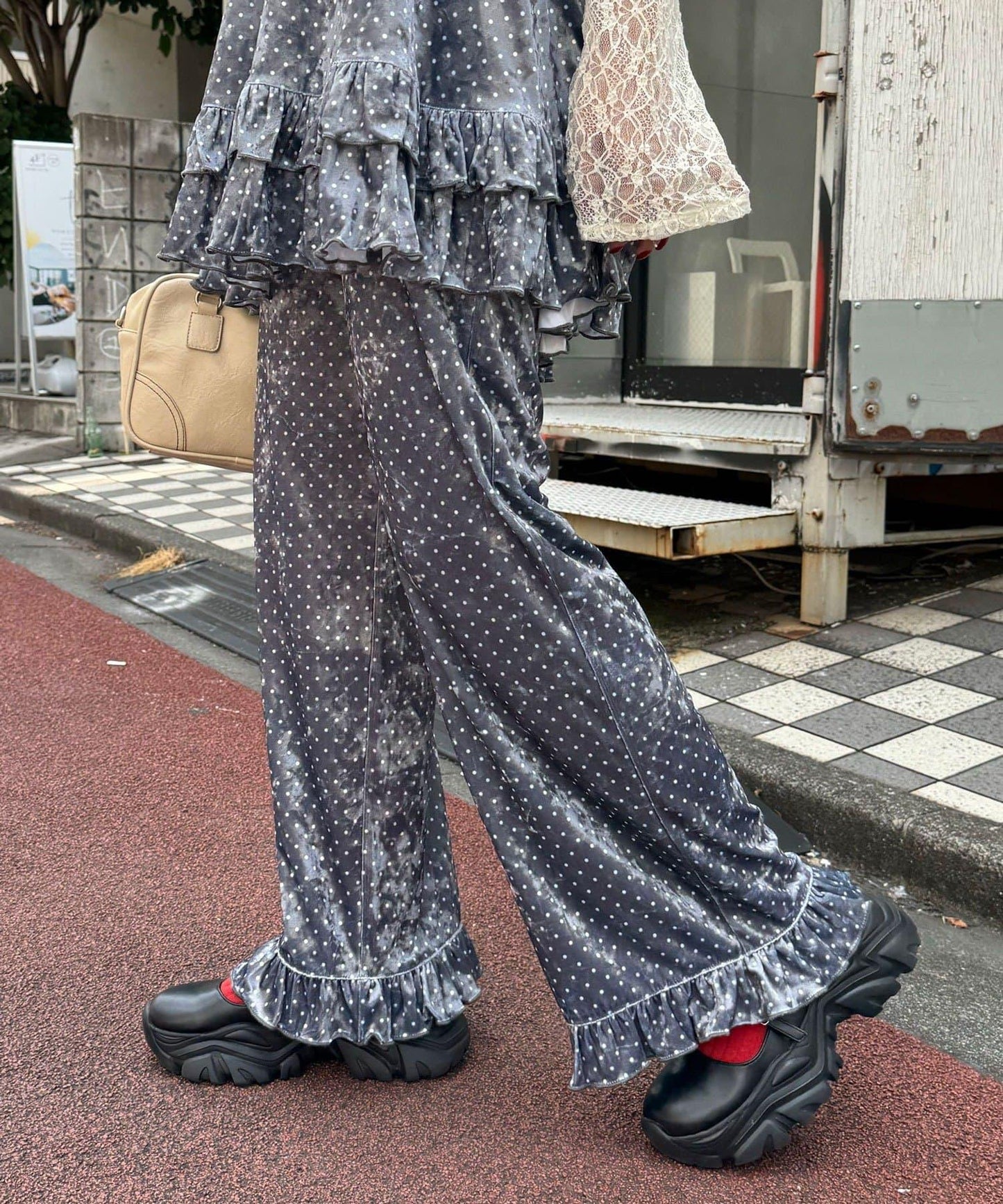 拼色圖案天鵝絨荷葉邊褲〈波點／花卉〉