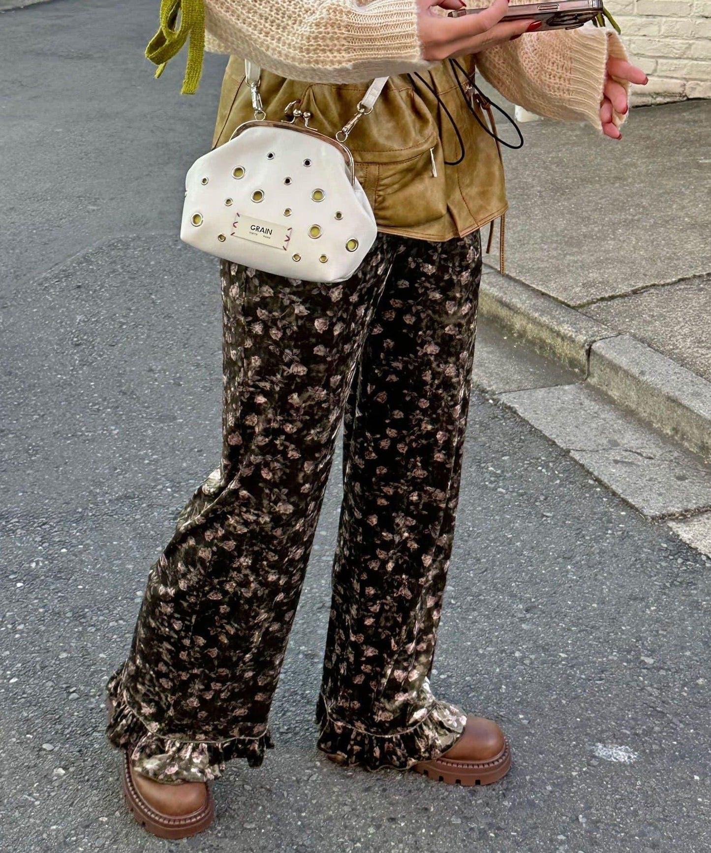 拼色圖案天鵝絨荷葉邊褲〈波點／花卉〉