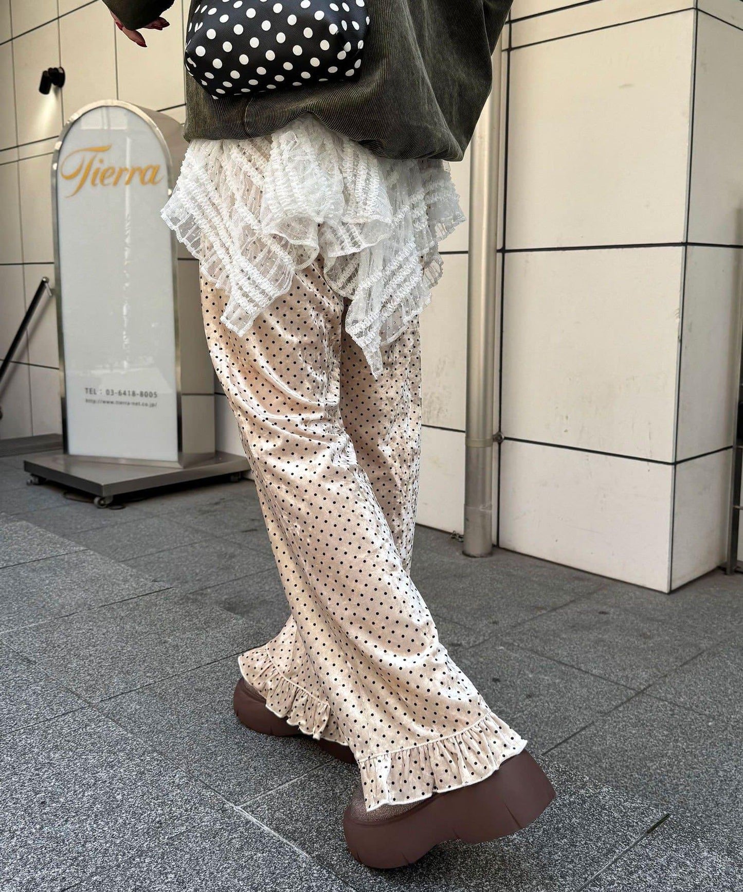 拼色圖案天鵝絨荷葉邊褲〈波點／花卉〉