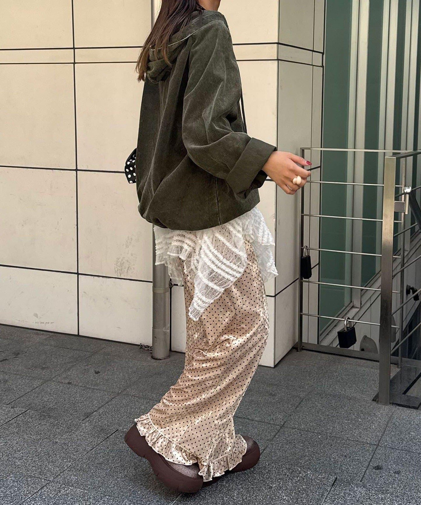 拼色圖案天鵝絨荷葉邊褲〈波點／花卉〉