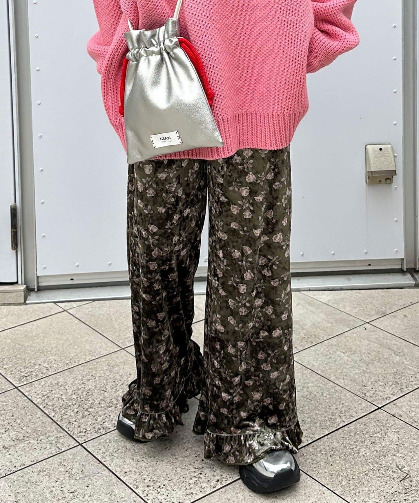 拼色圖案天鵝絨荷葉邊褲〈波點／花卉〉