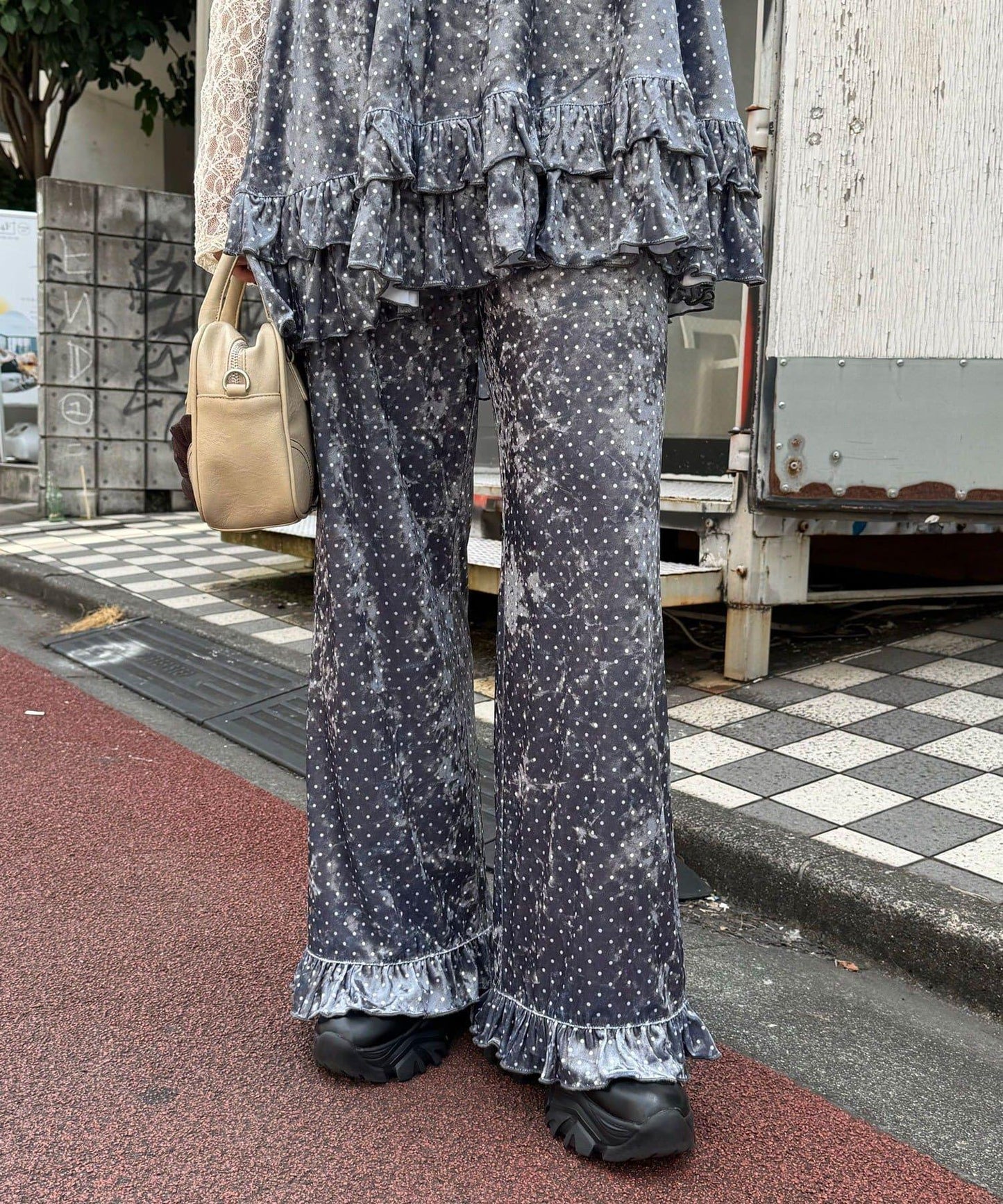 拼色圖案天鵝絨荷葉邊褲〈波點／花卉〉