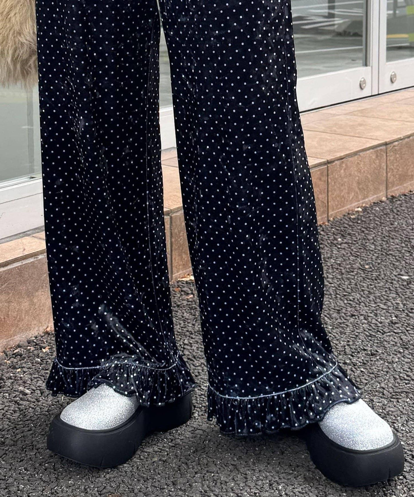 拼色圖案天鵝絨荷葉邊褲〈波點／花卉〉