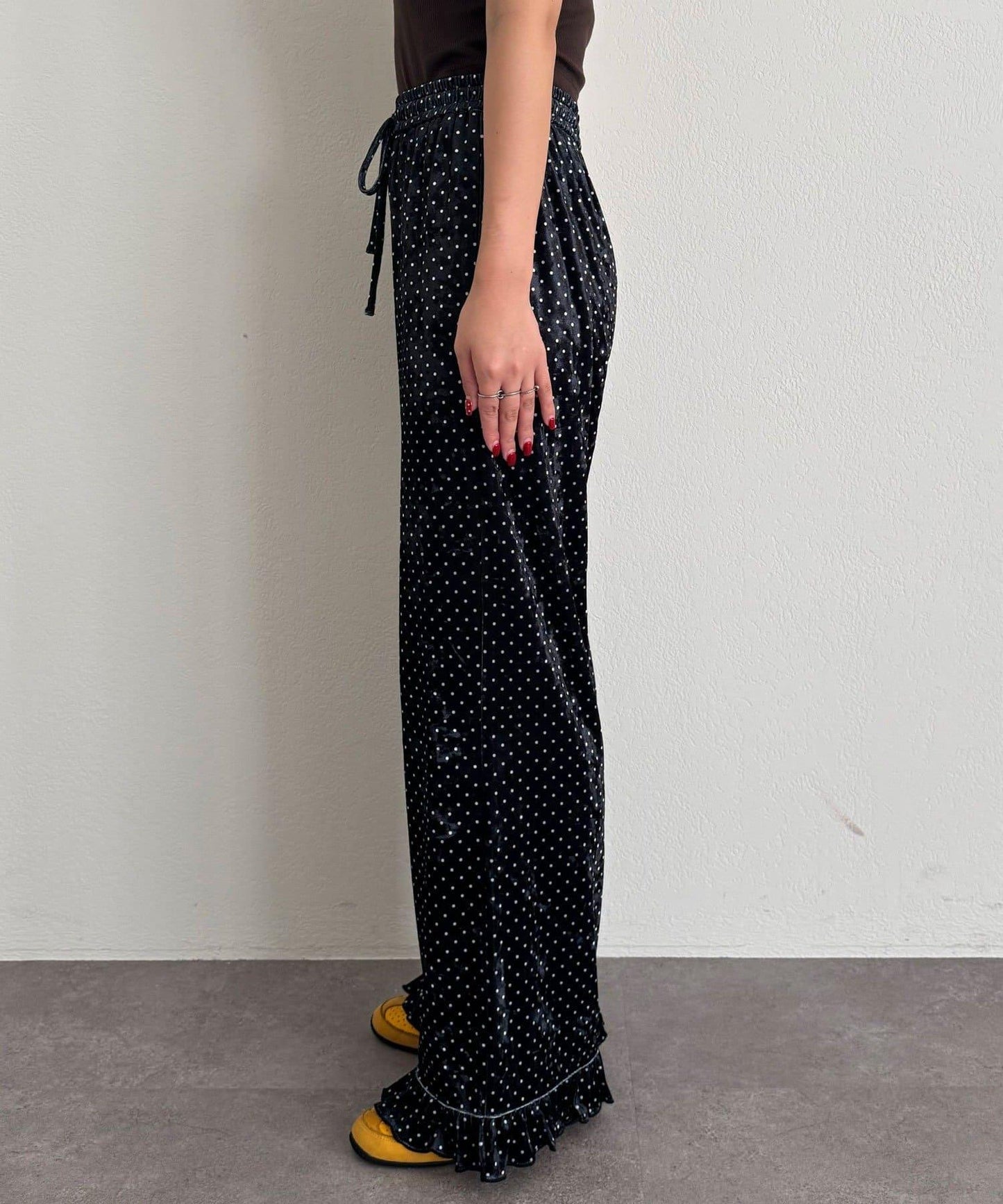 拼色圖案天鵝絨荷葉邊褲〈波點／花卉〉