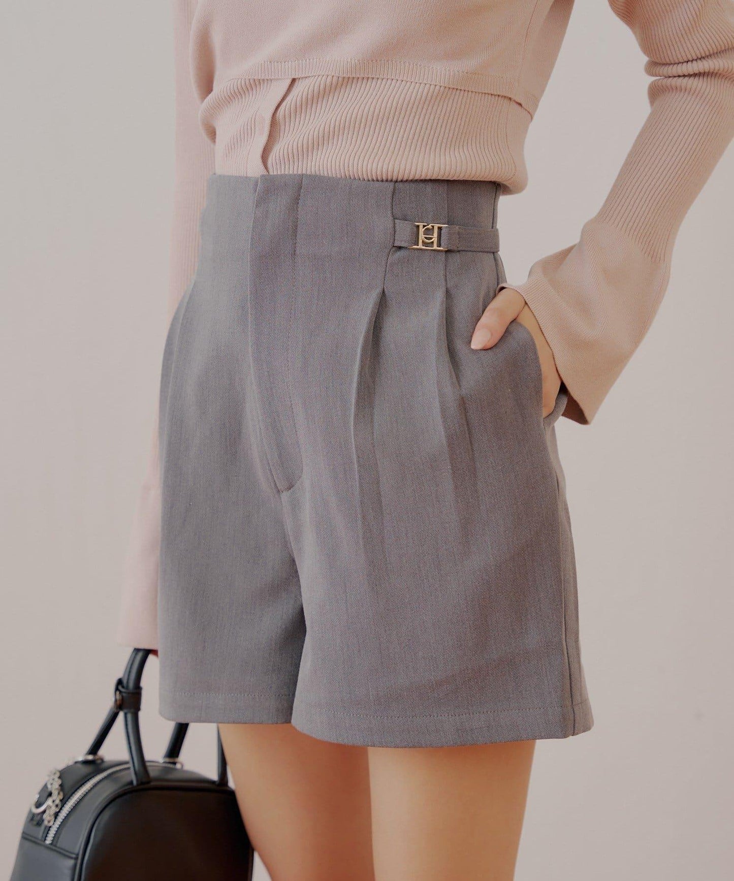 【Chico】帶吊飾褶皺短褲