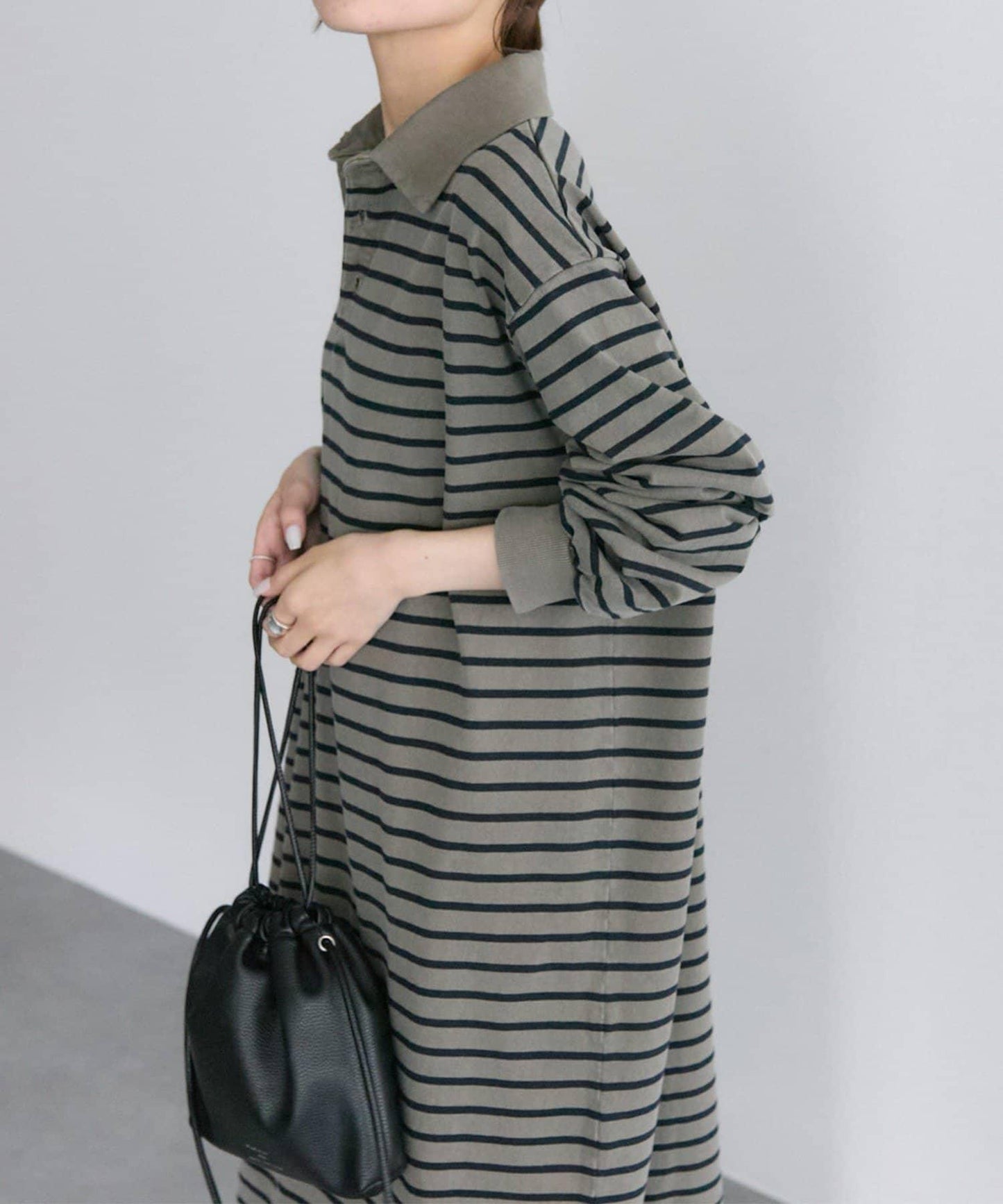顏料條紋翻領連衣裙