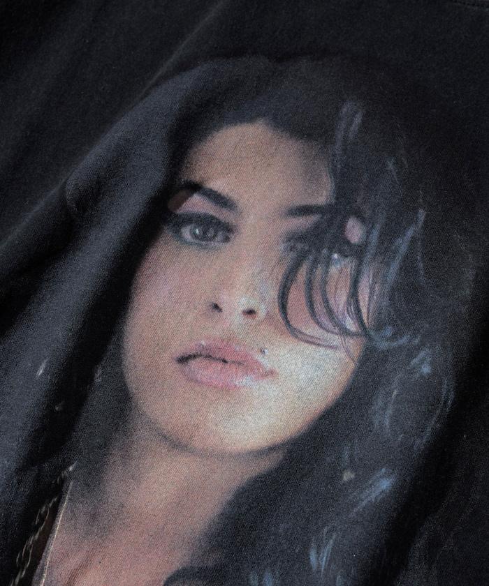 【EXCLUSIVE】 Amy Winehouse 圖案長袖T恤