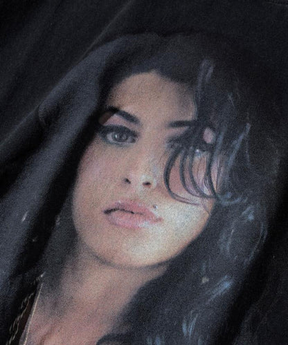 【EXCLUSIVE】 Amy Winehouse 圖案長袖T恤