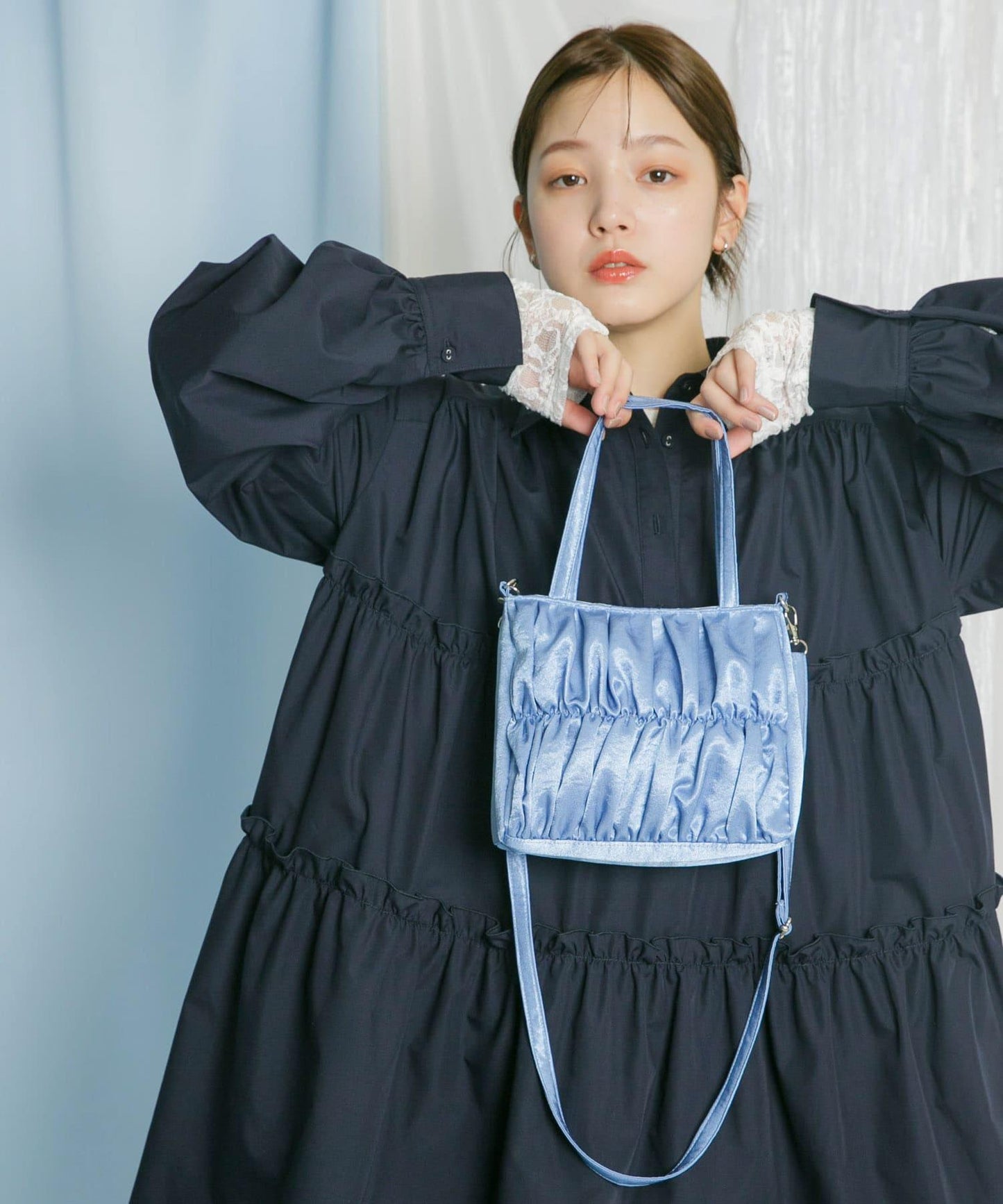 緞面褶皺手提包