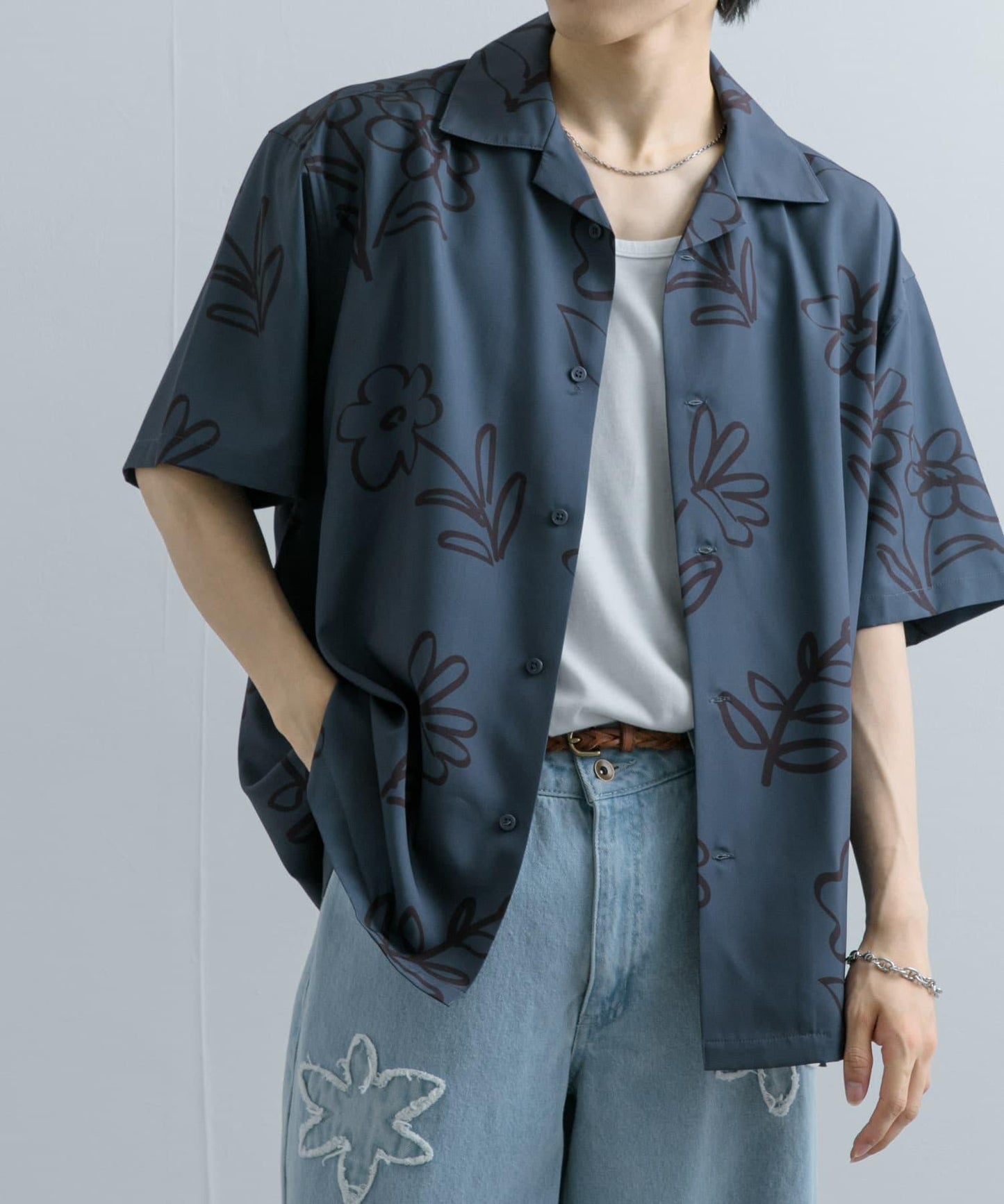 黑色花卉圖案短袖襯衫