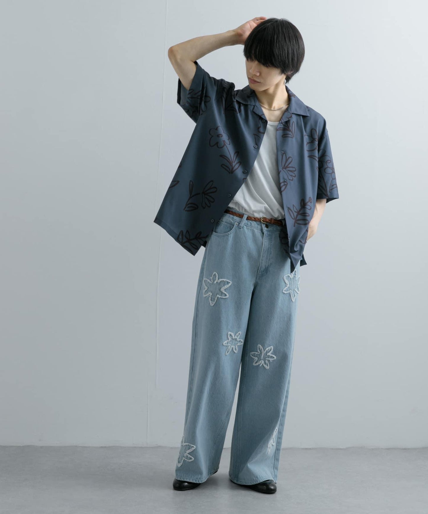 黑色花卉圖案短袖襯衫