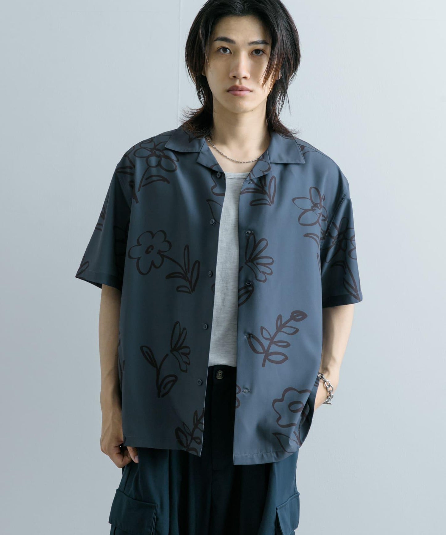 黑色花卉圖案短袖襯衫