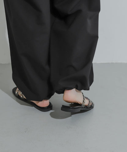 鉚釘平底涼鞋