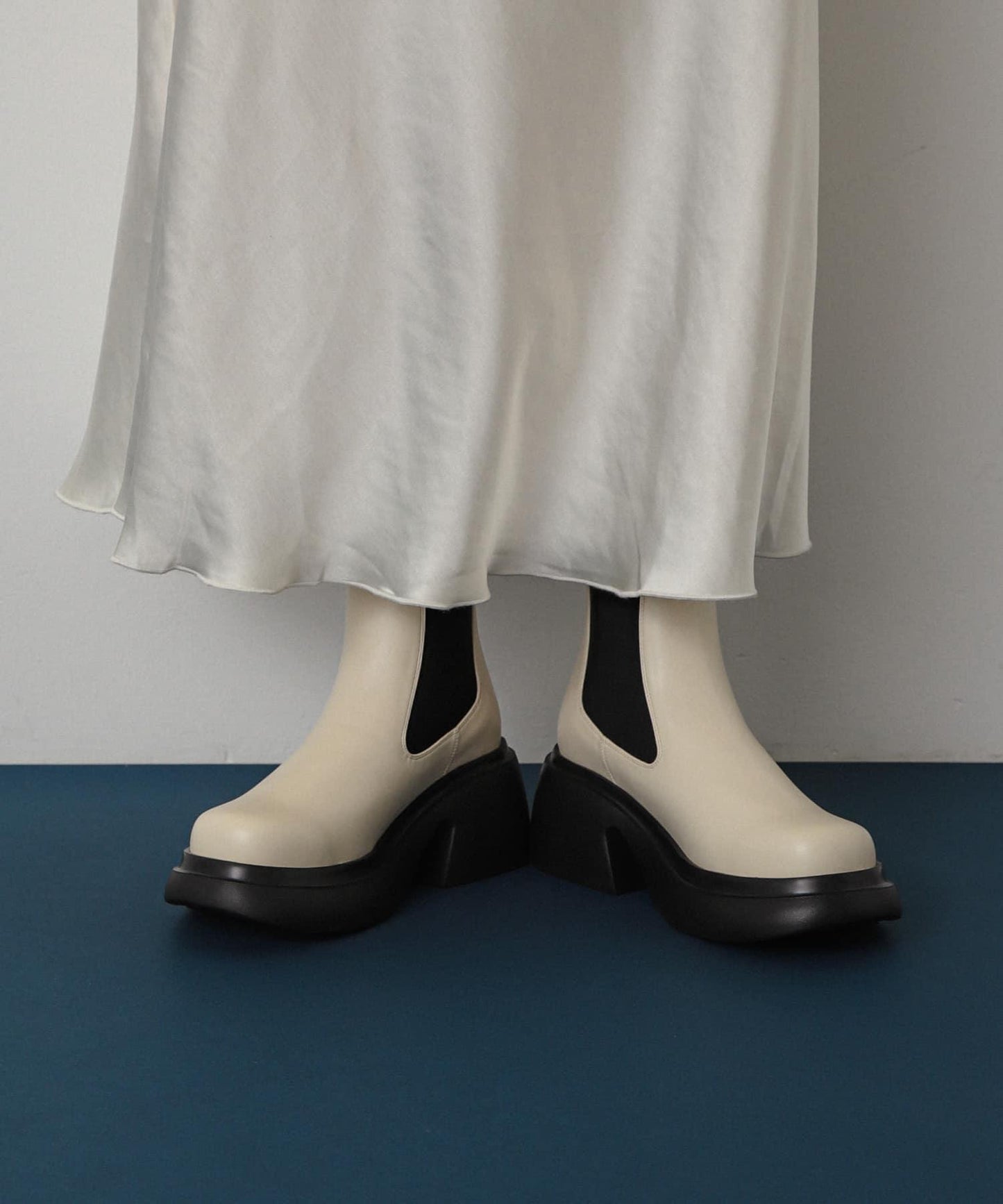 「除臭」側邊彈力厚底靴