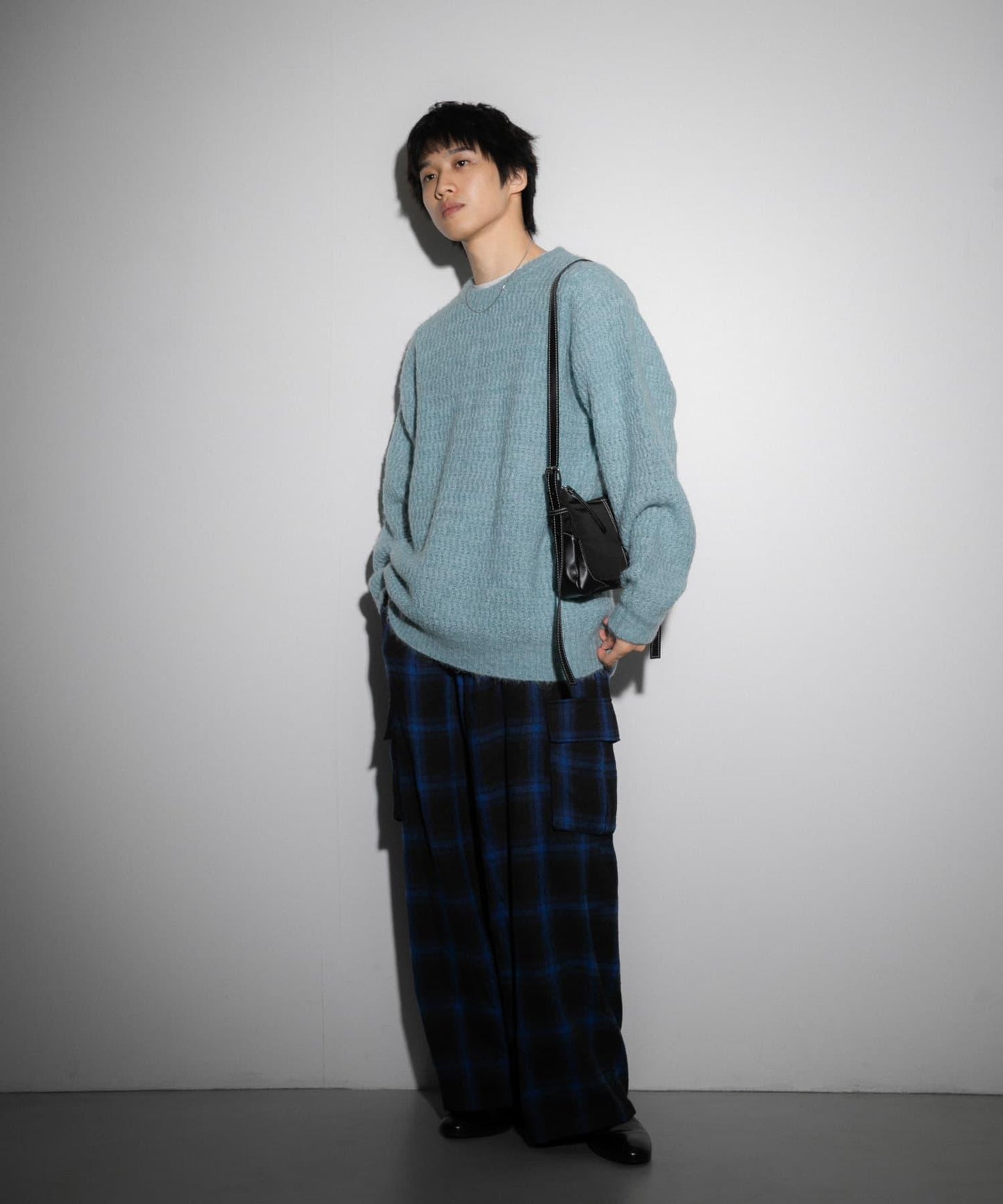 中性低密度彩色針織衫