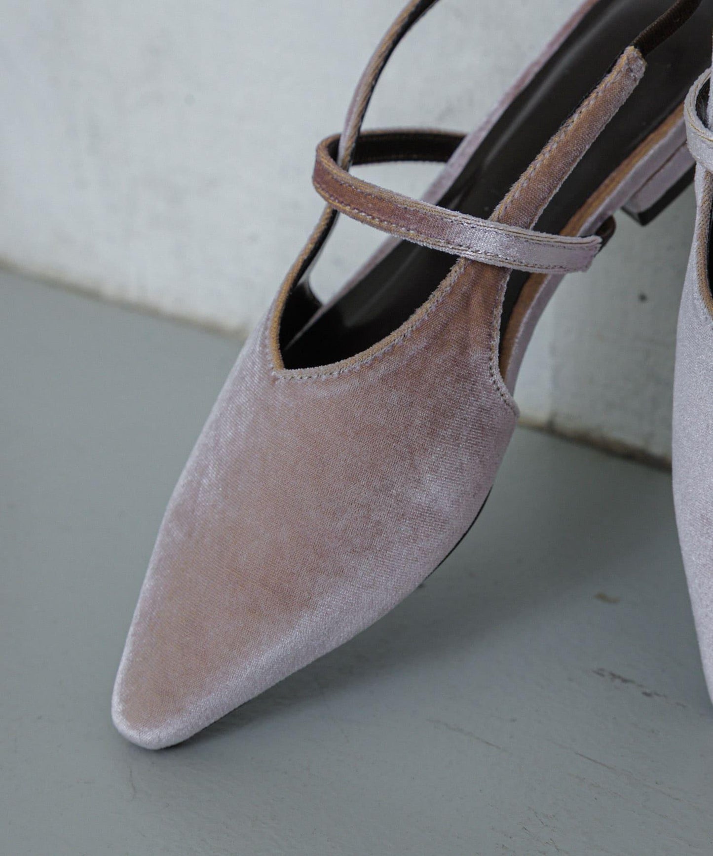 天鵝絨尖頭鞋