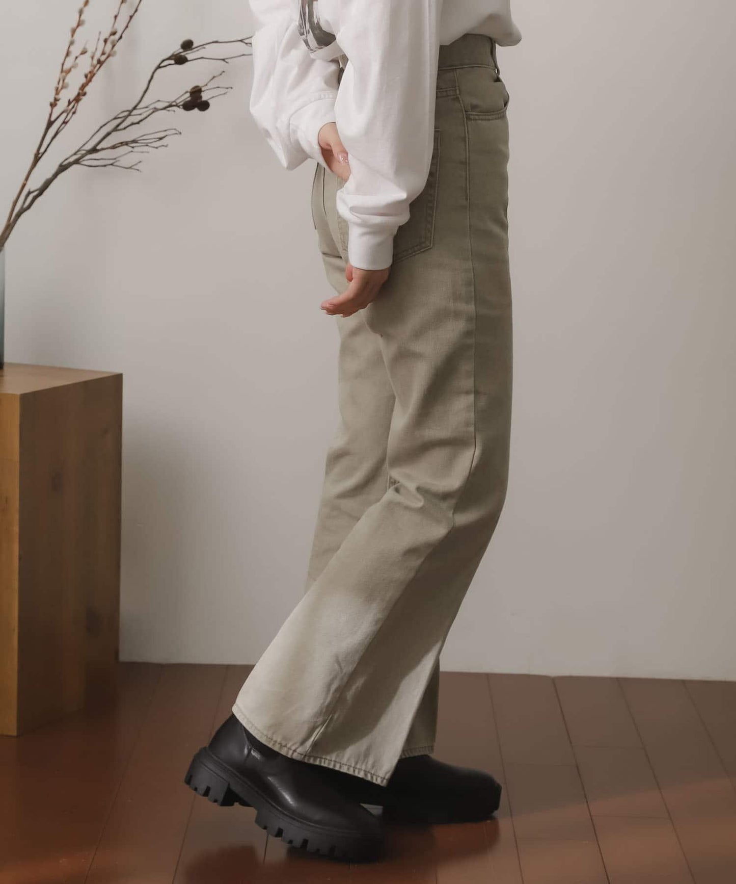 中線壓褶喇叭牛仔褲