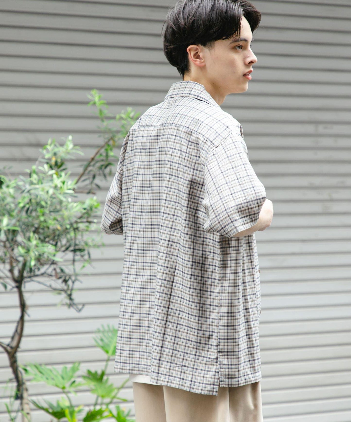 格紋開領短袖襯衫