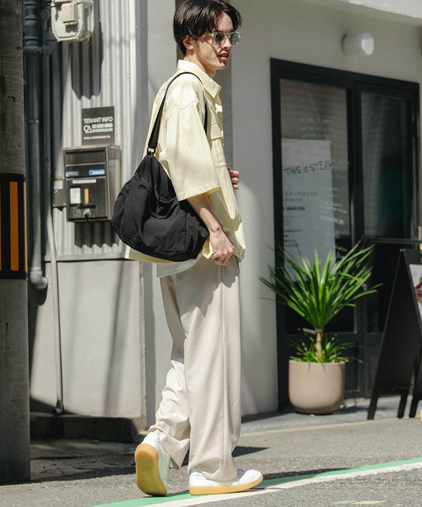 皺褶尼龍短袖襯衫