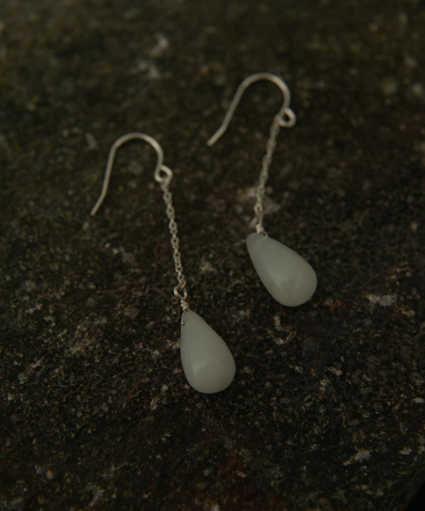 SMELLY so’新玉鏈條掛鉤耳飾