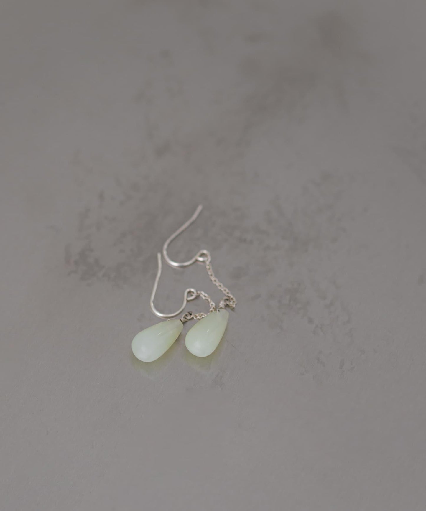 SMELLY so’新玉鏈條掛鉤耳飾