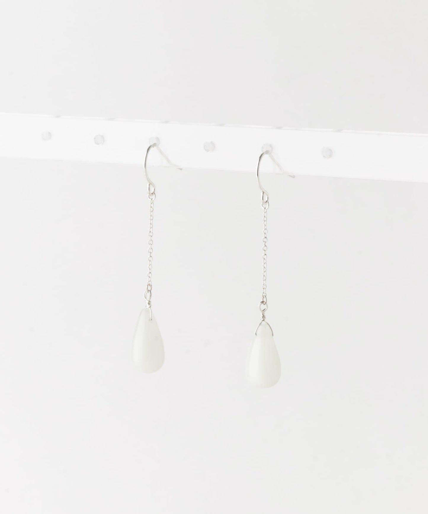 SMELLY so’新玉鏈條掛鉤耳飾