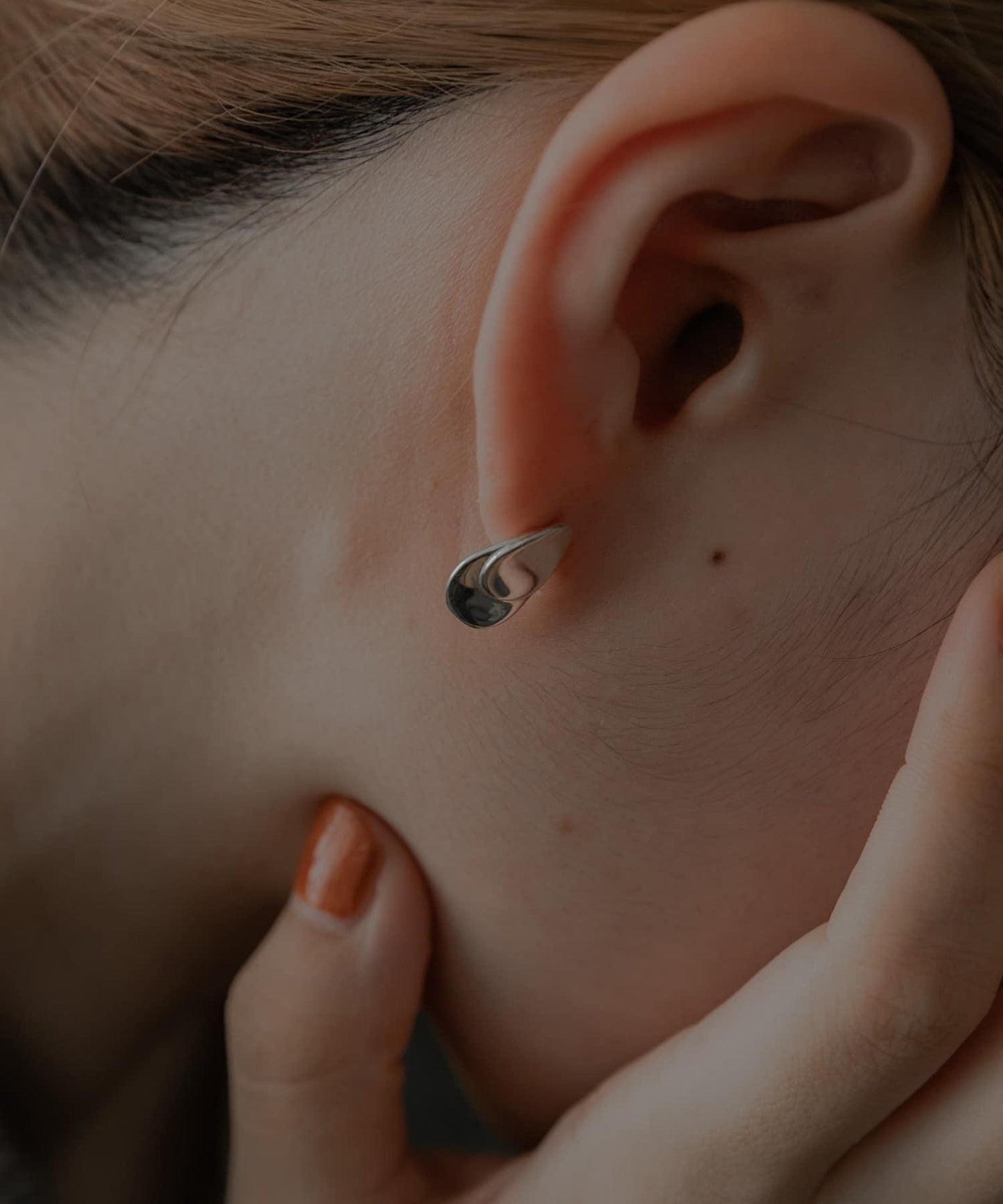 SMELLY so’ 扭紋金屬盤耳釘