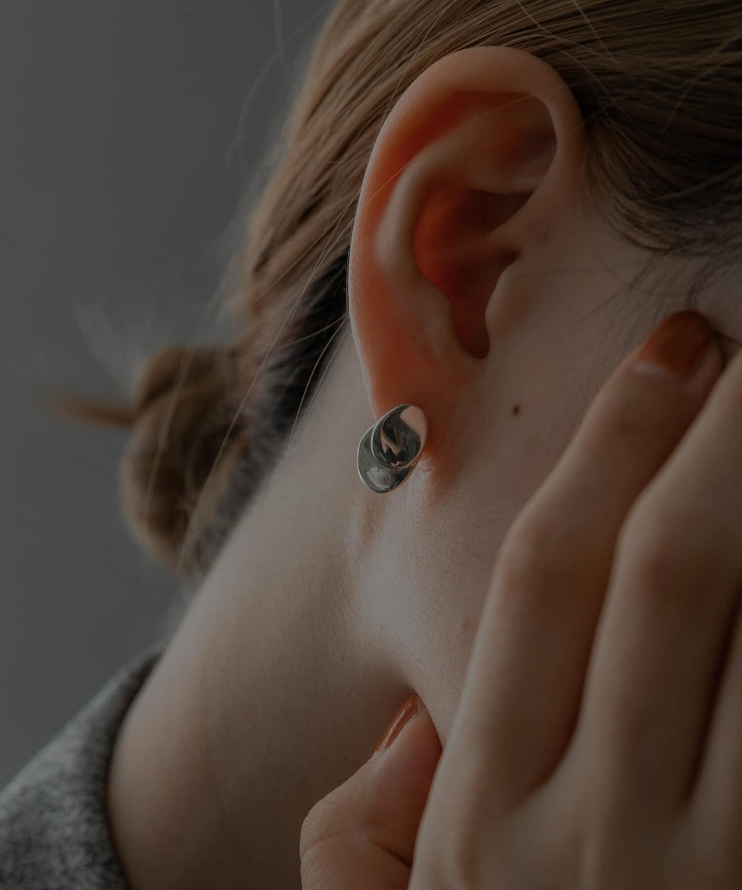 SMELLY so’ 扭紋金屬盤耳釘