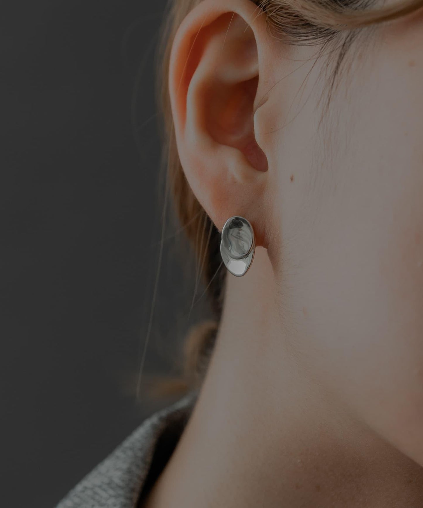 SMELLY so’ 扭紋金屬盤耳釘