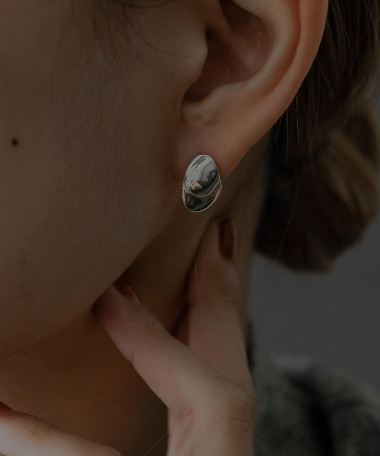 SMELLY so’ 扭紋金屬盤耳釘