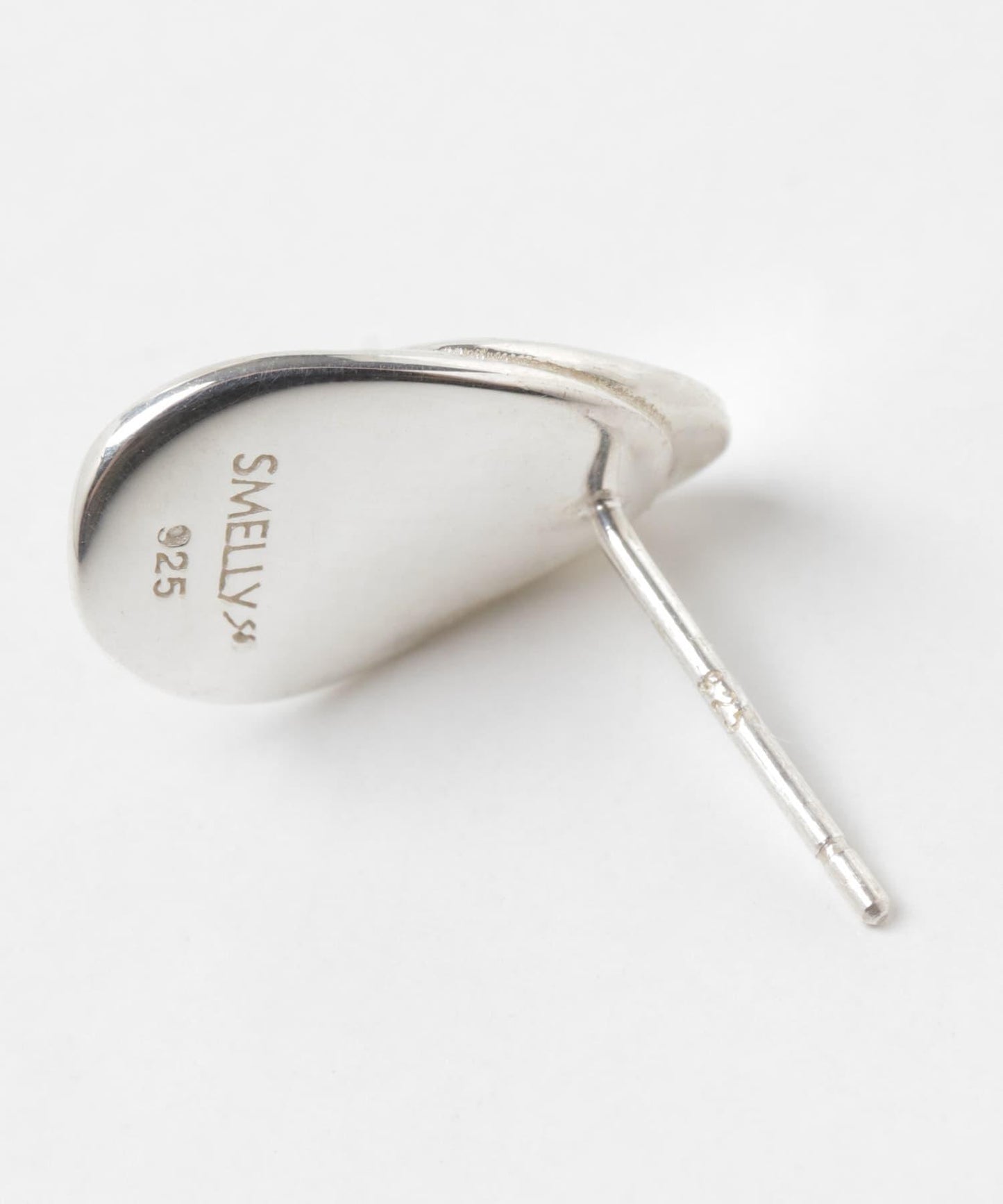 SMELLY so’ 扭紋金屬盤耳釘