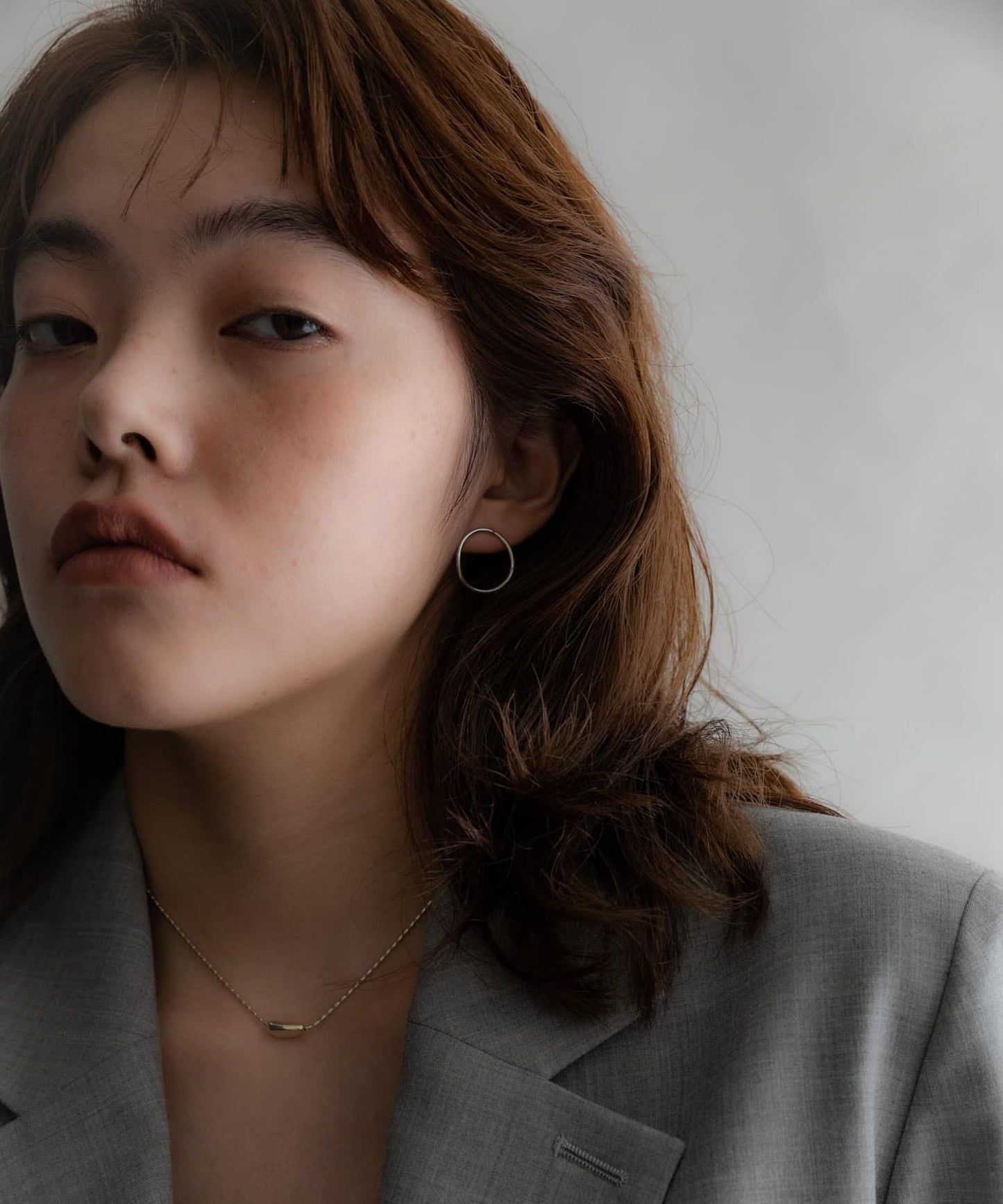 SMELLY so’彎曲圓環耳釘