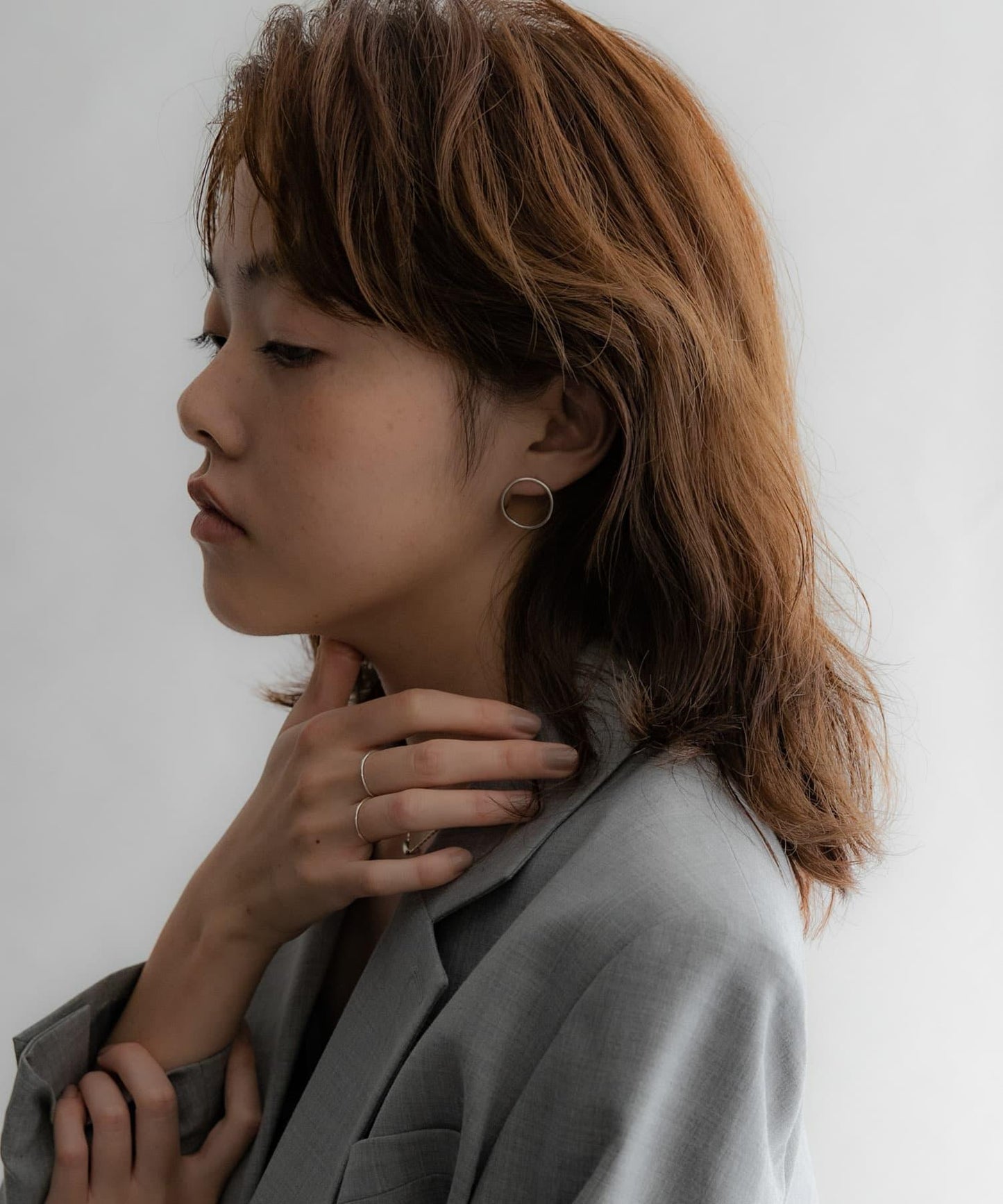 SMELLY so’彎曲圓環耳釘