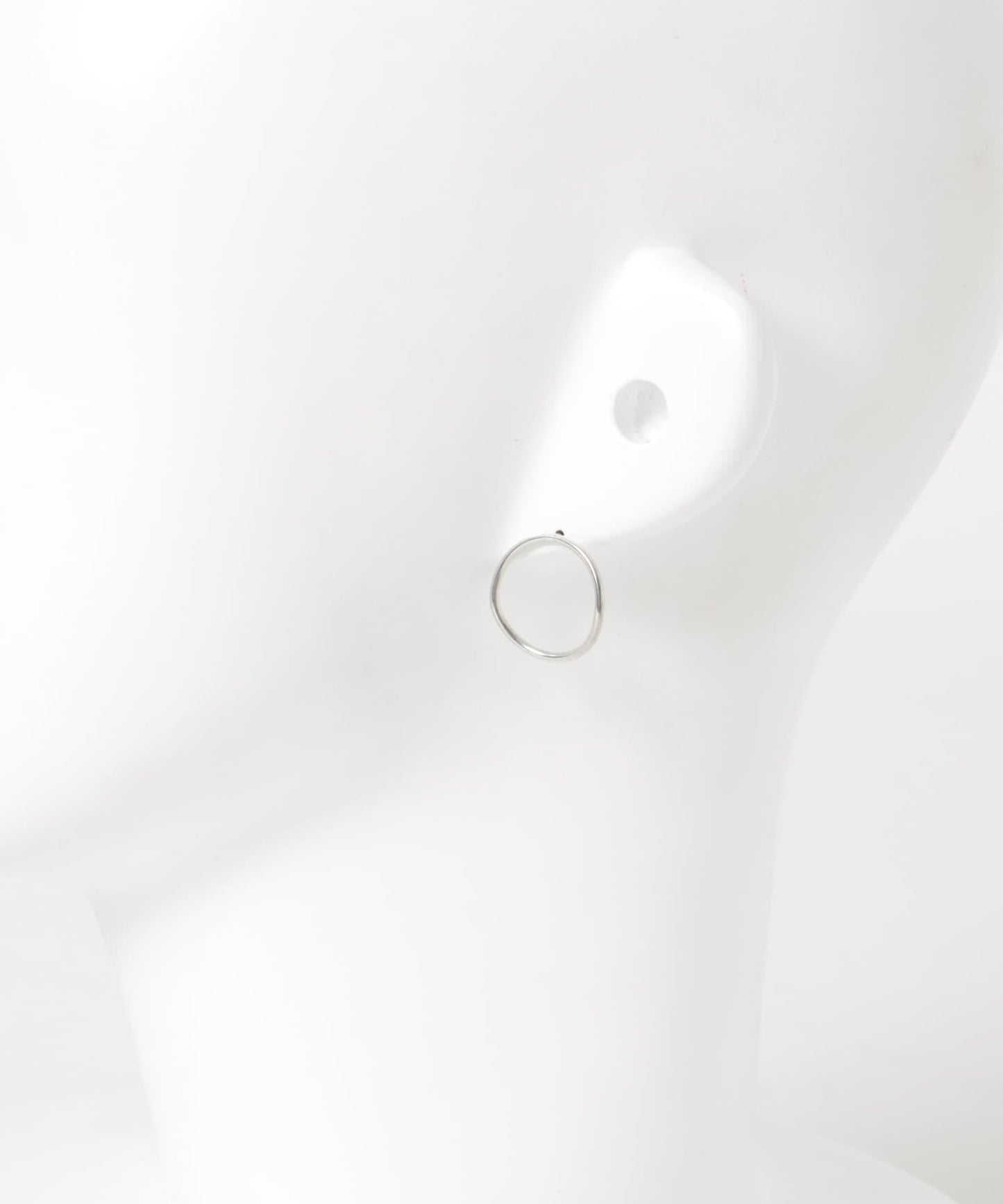 SMELLY so’彎曲圓環耳釘