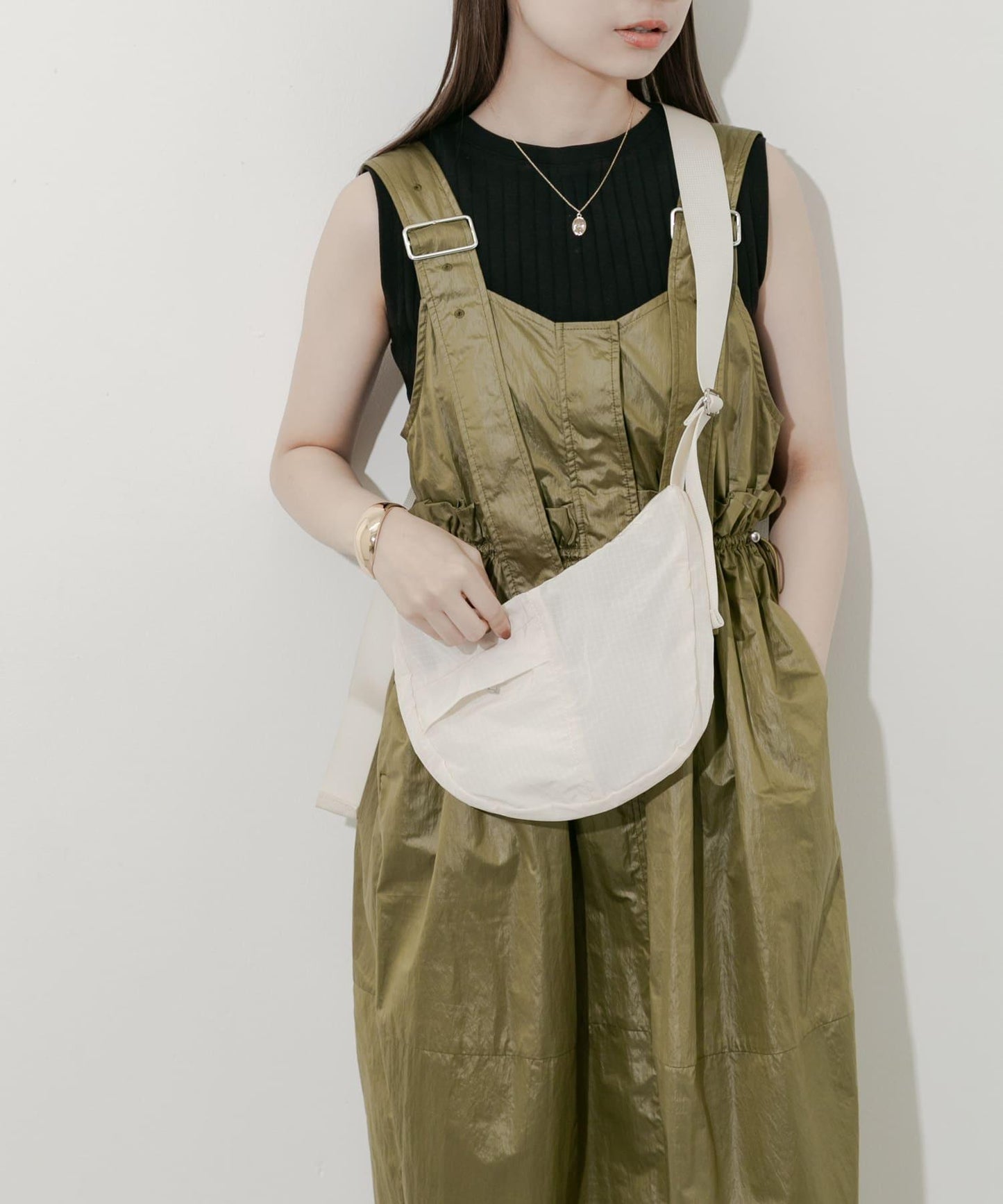 半月形尼龍單肩包