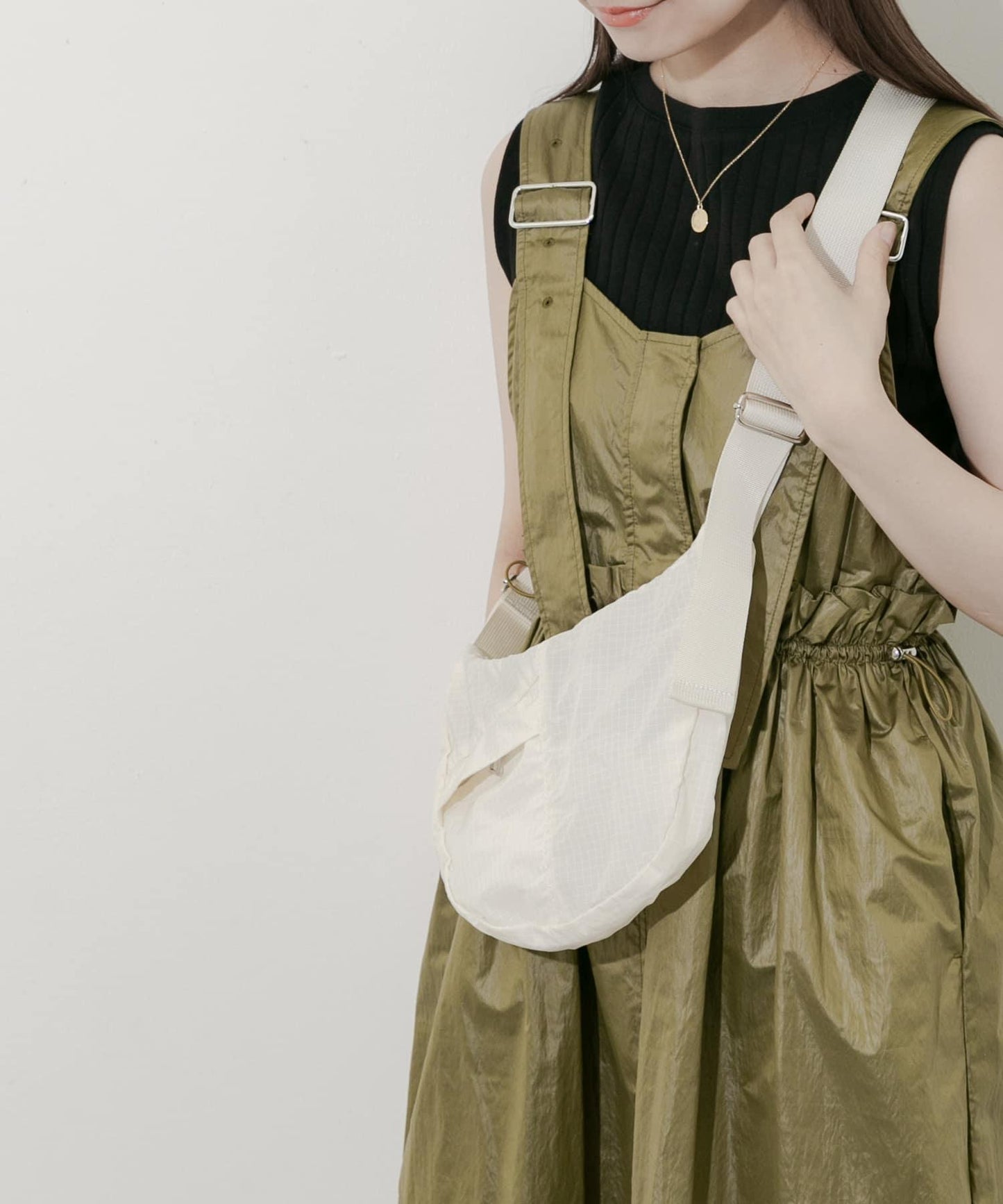 半月形尼龍單肩包