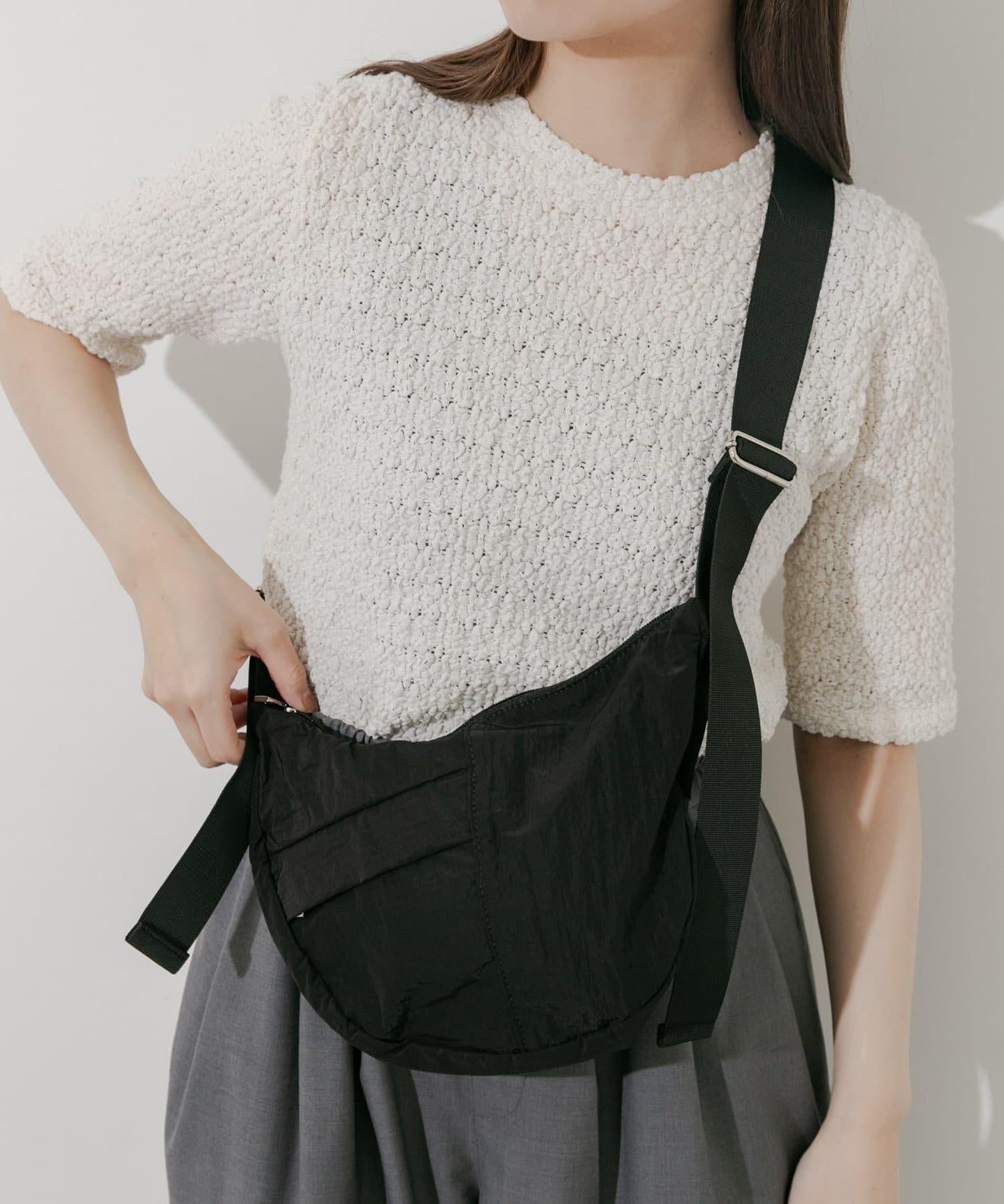 半月形尼龍單肩包