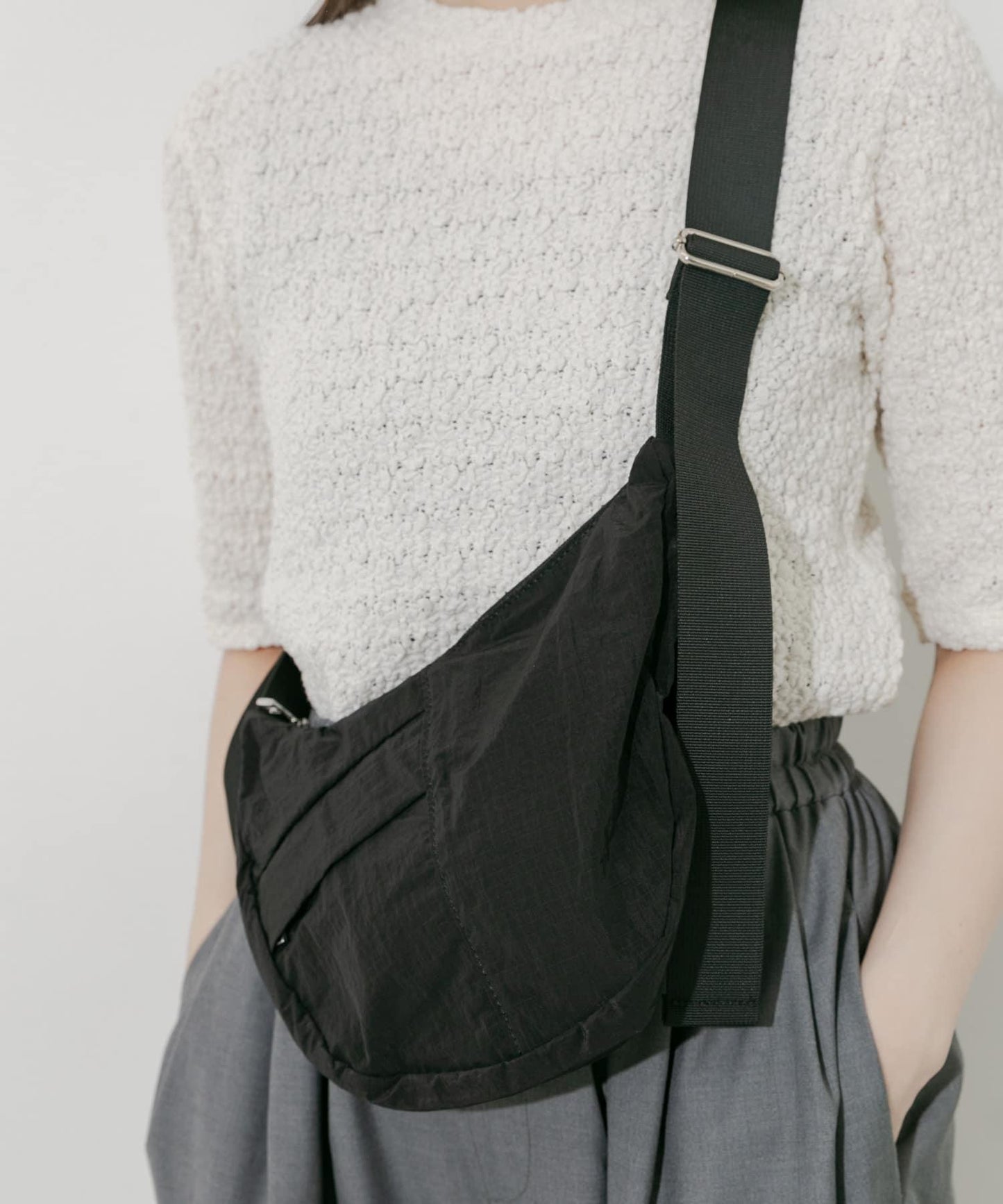 半月形尼龍單肩包