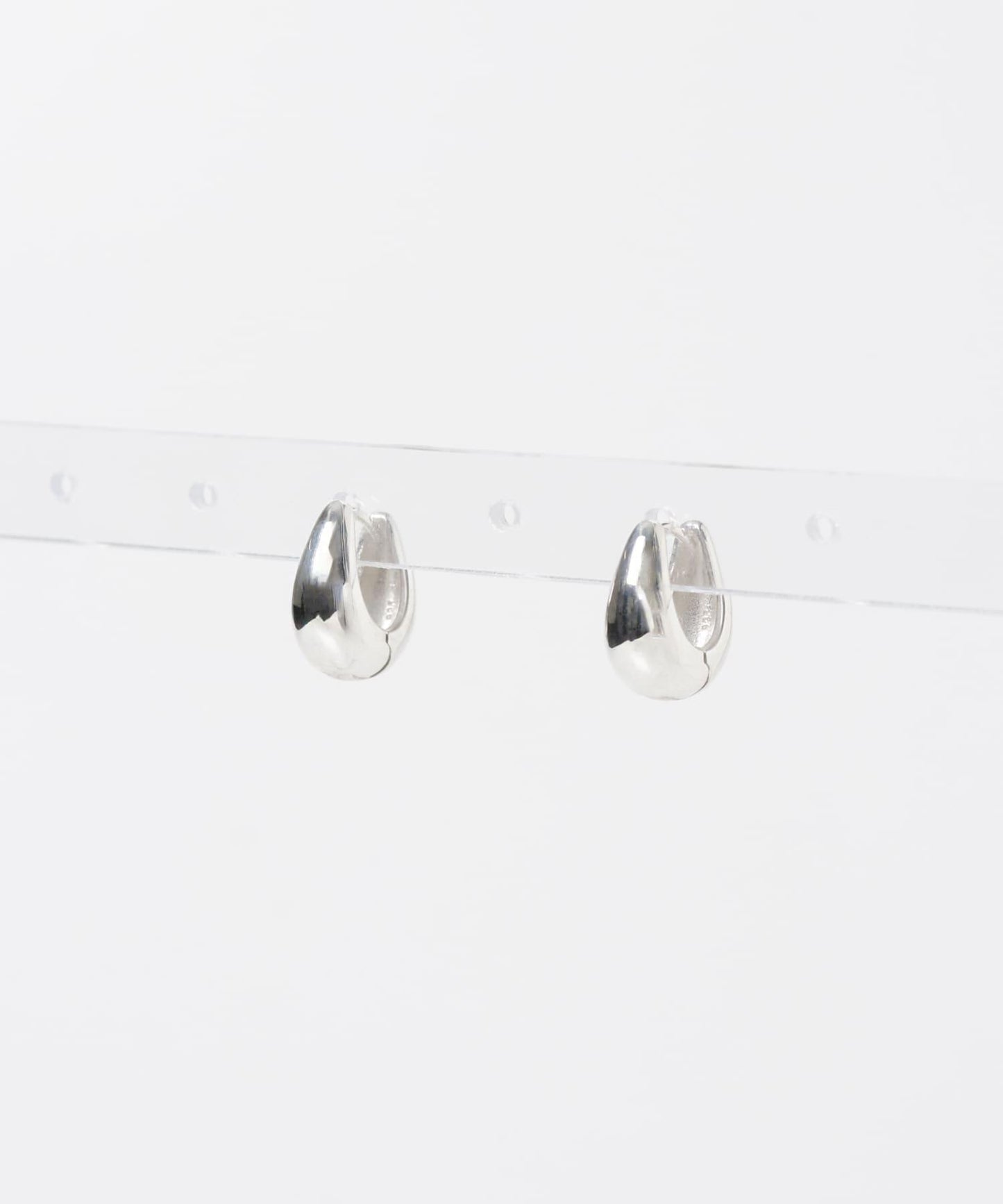 SMELLY 豐盈感耳釘