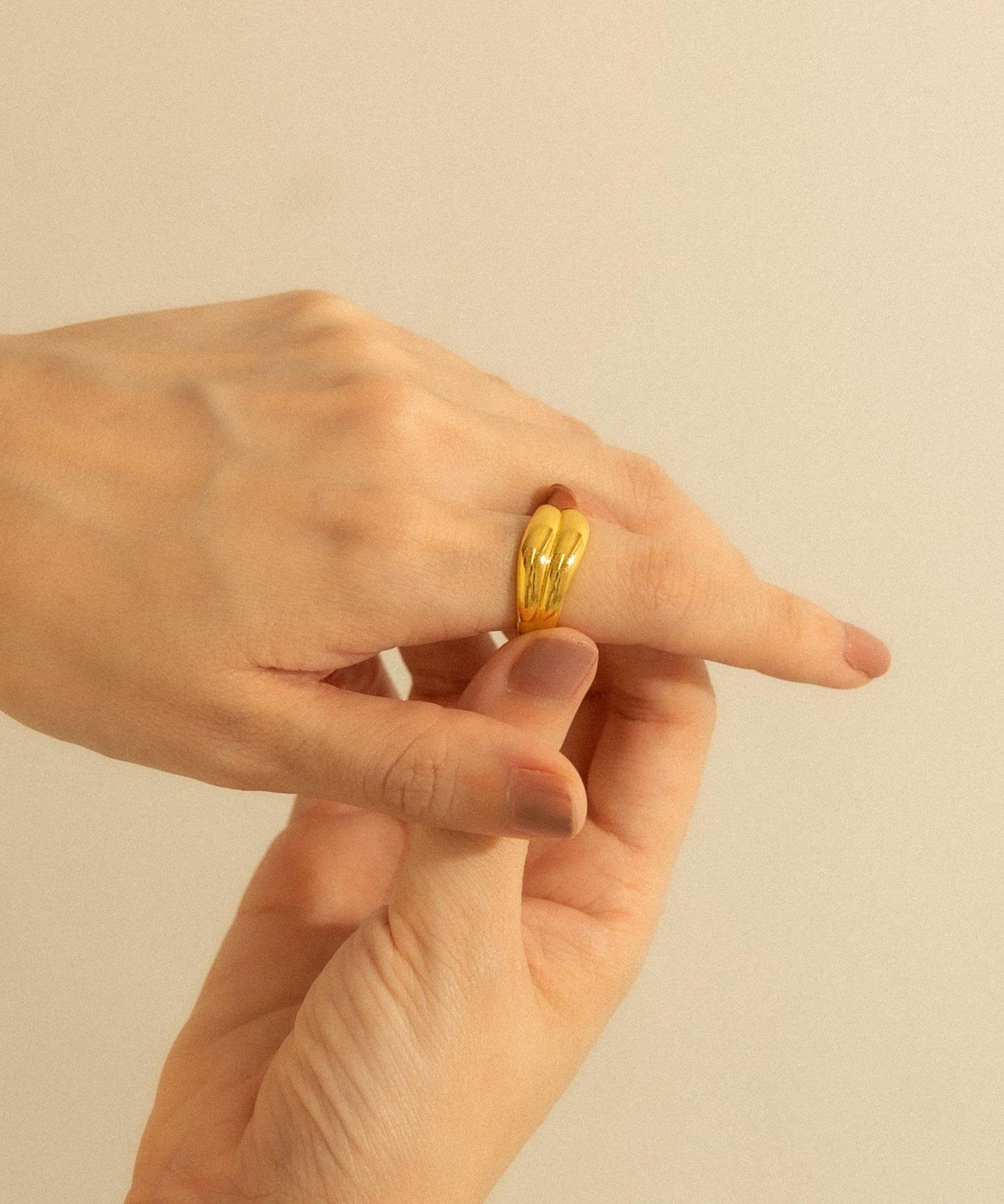 SMELLY 波浪紋理戒指