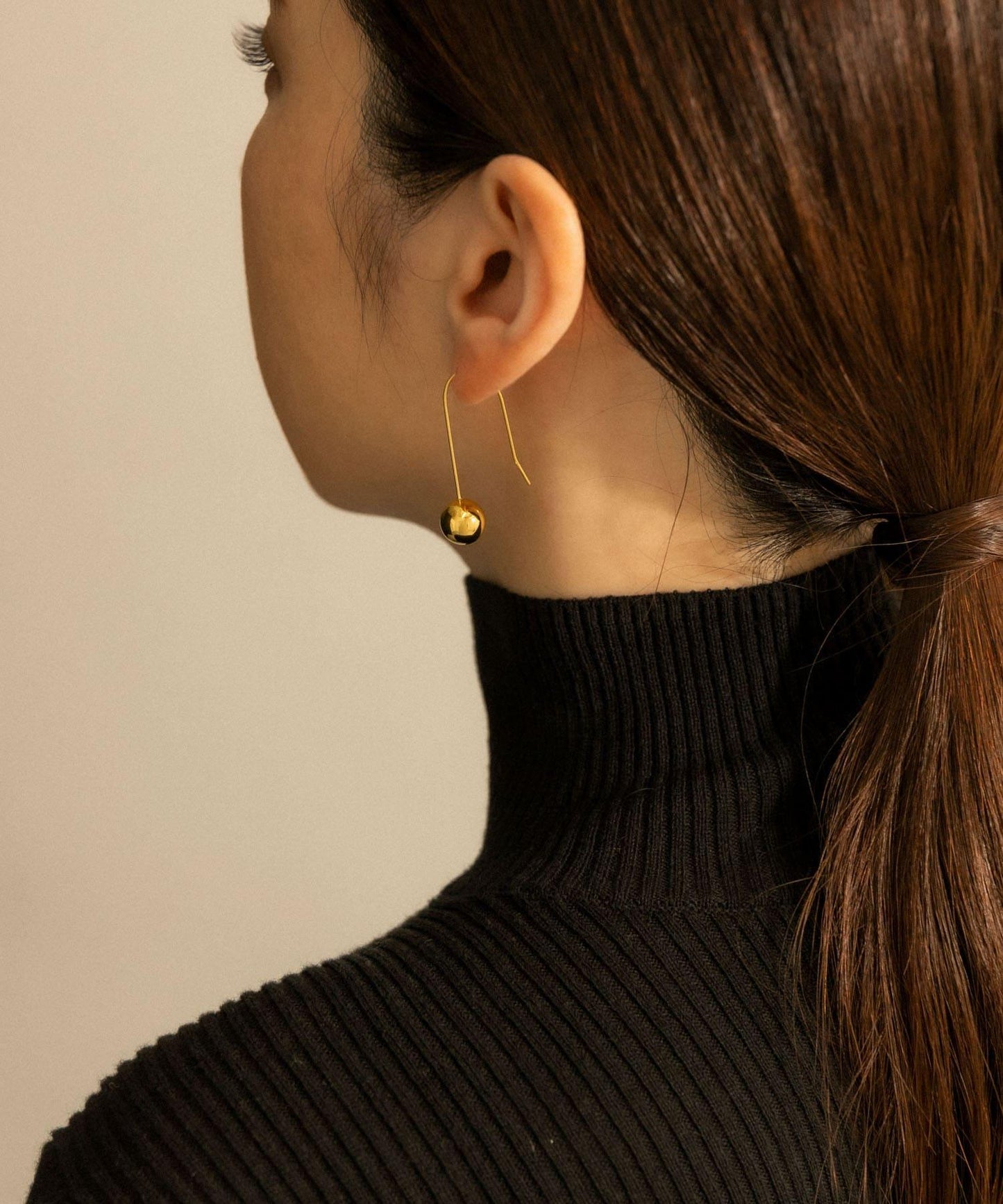 SMELLY so’ 球形掛鉤耳環