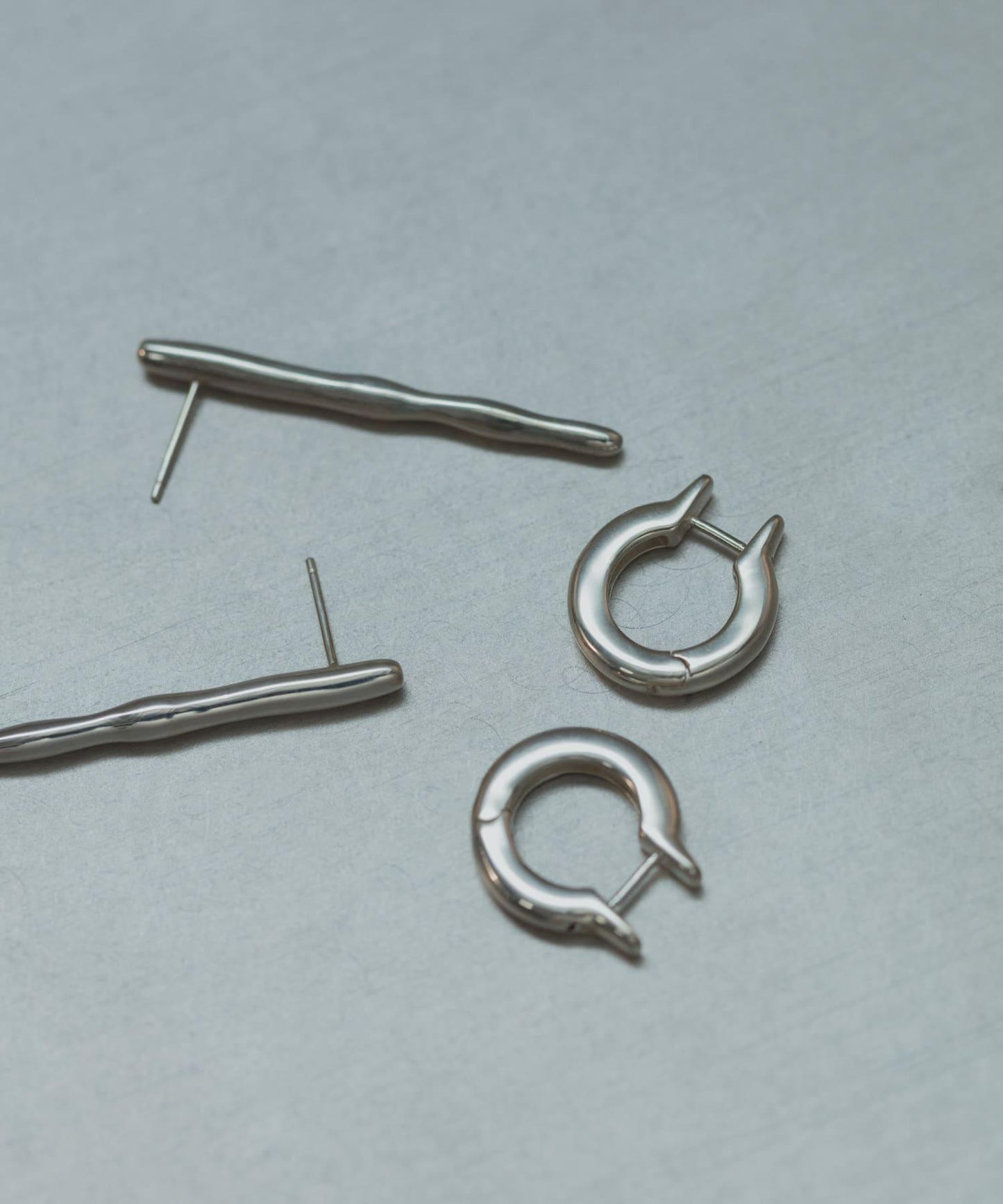 SMELLY so’ long條形耳釘