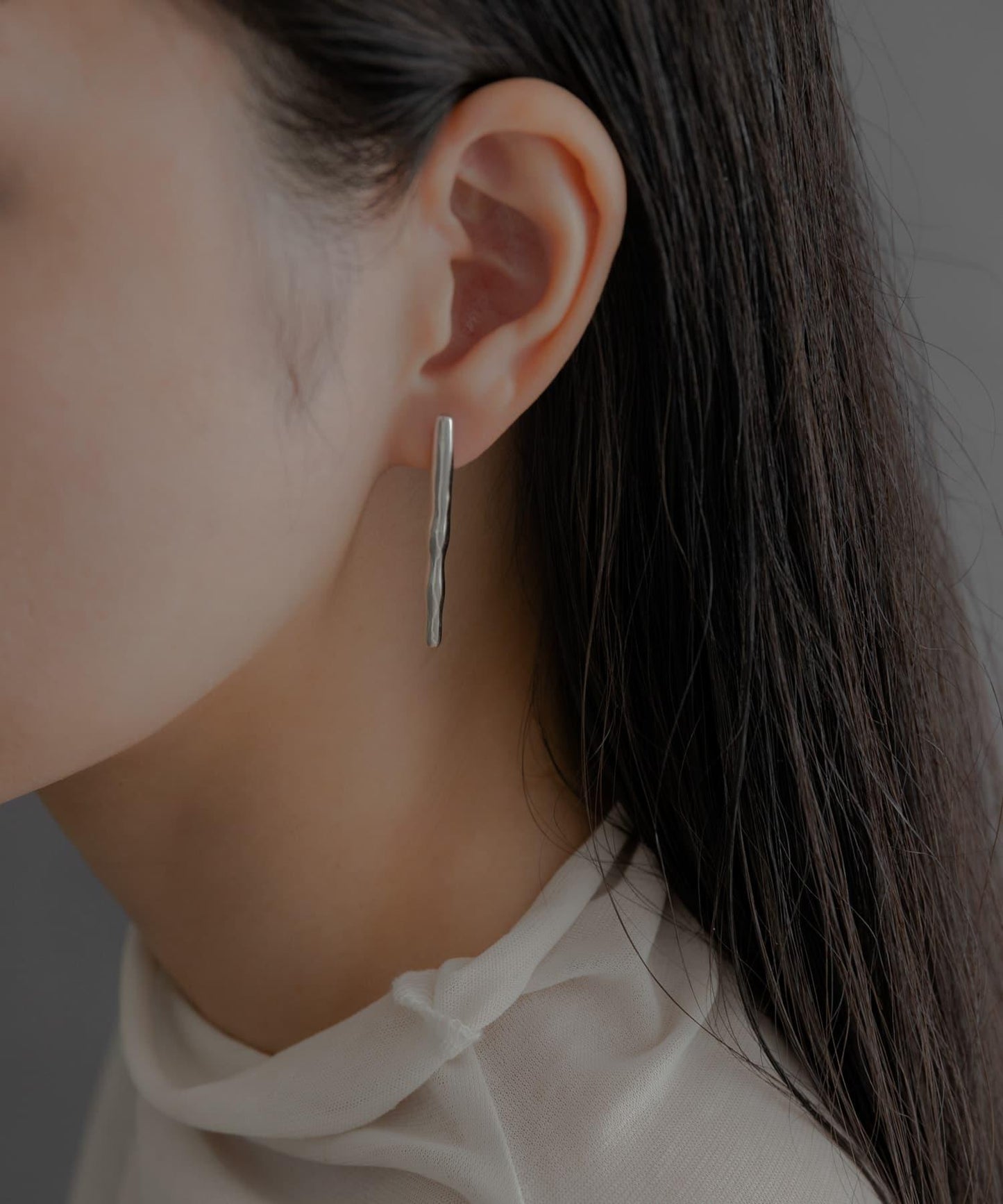 SMELLY so’ long條形耳釘