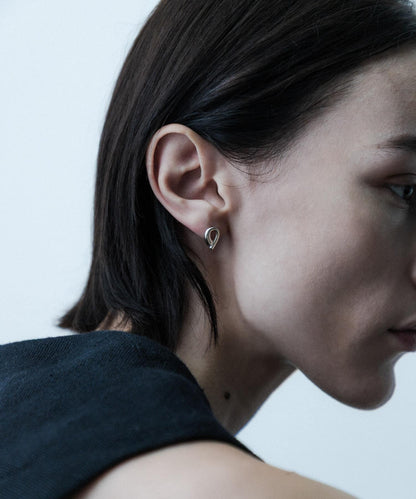 SMELLY so’不對稱純色耳釘