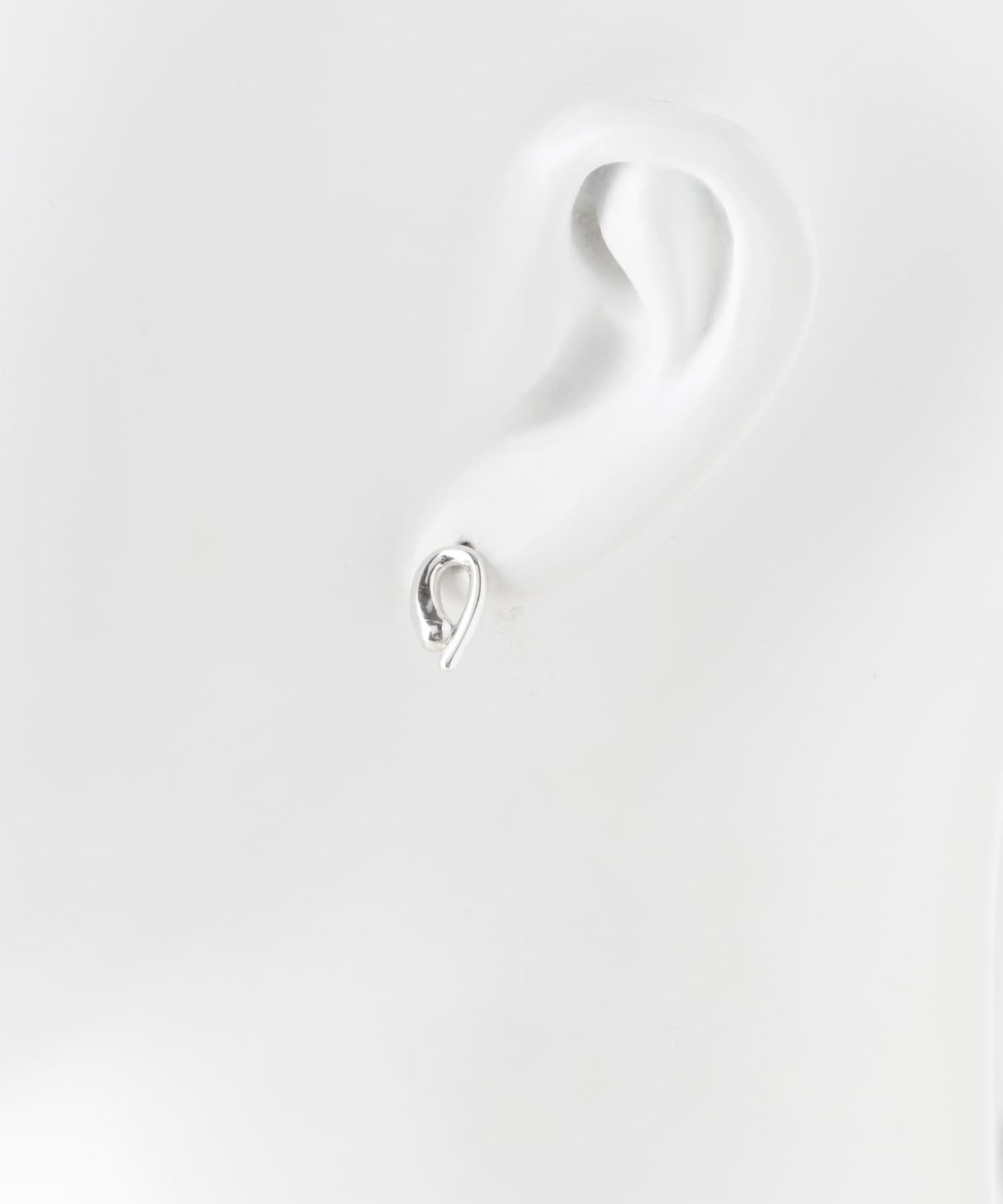 SMELLY so’不對稱純色耳釘